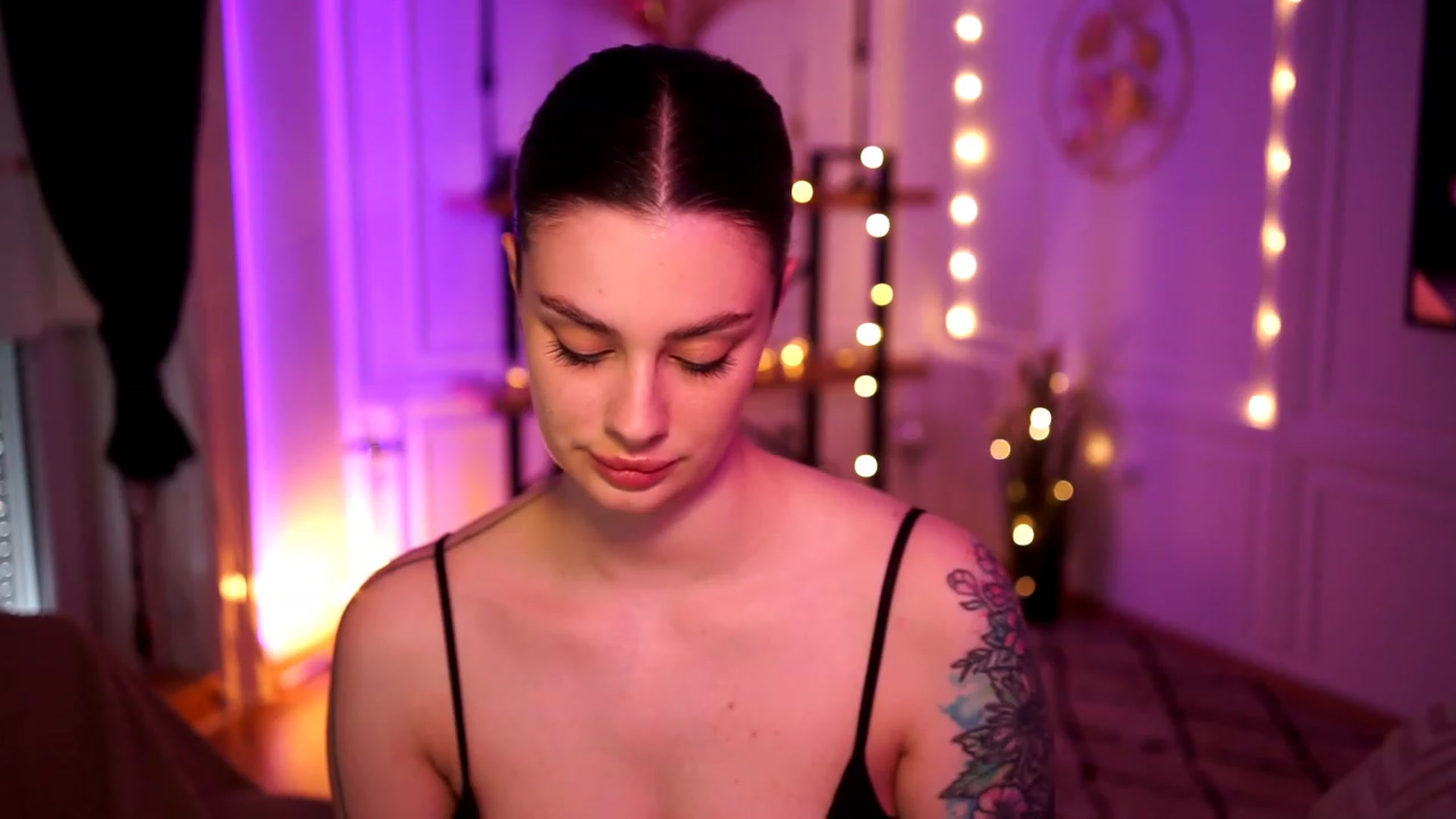 Gallery image thumbnail from lucynutty's myfreecams stream on, 04/16/2023, 10:09 image 13 of 20