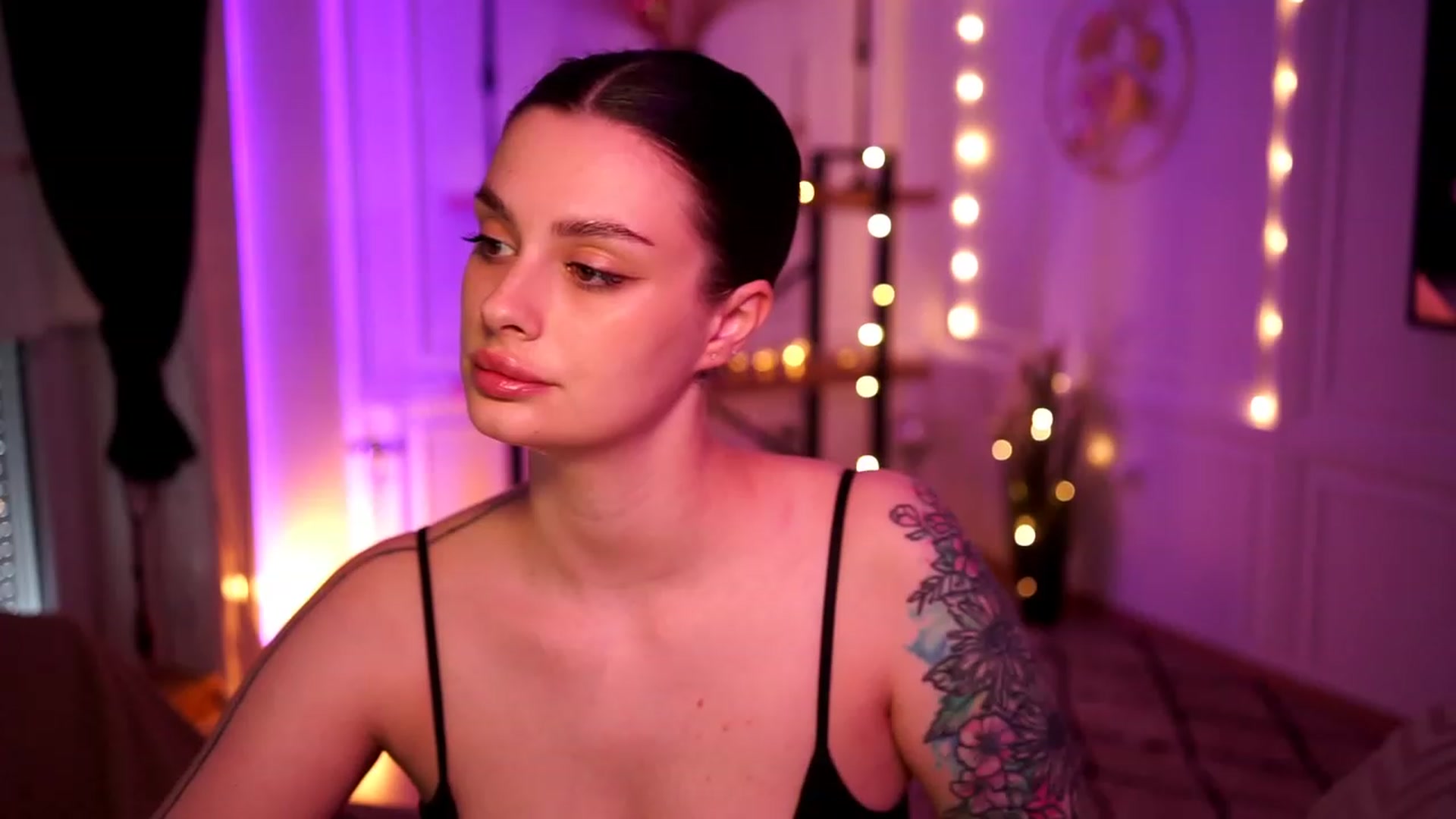 Gallery image thumbnail from lucynutty's myfreecams stream on, 04/16/2023, 10:09 image 18 of 20