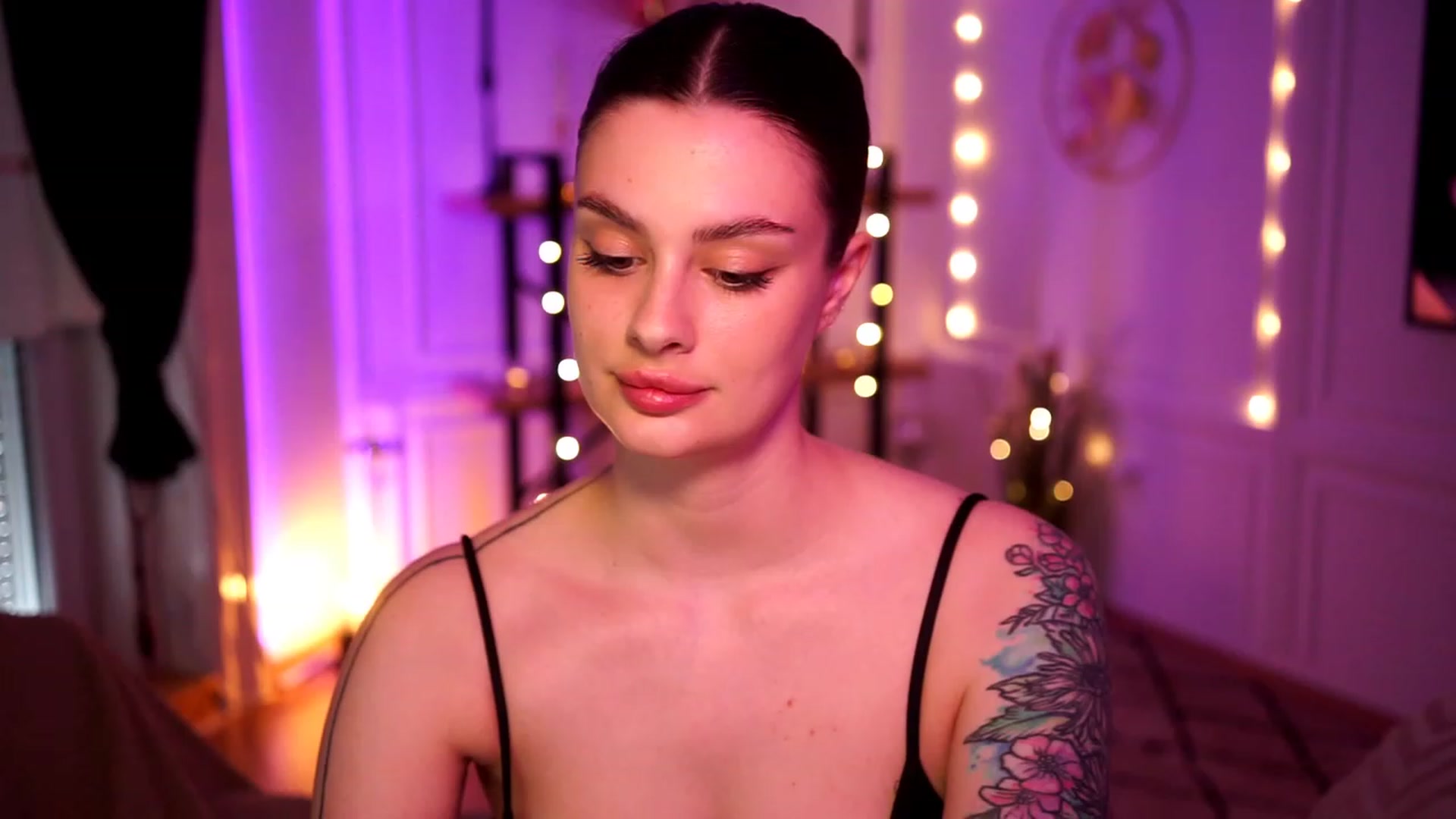 Gallery image thumbnail from lucynutty's myfreecams stream on, 04/16/2023, 10:09 image 10 of 20