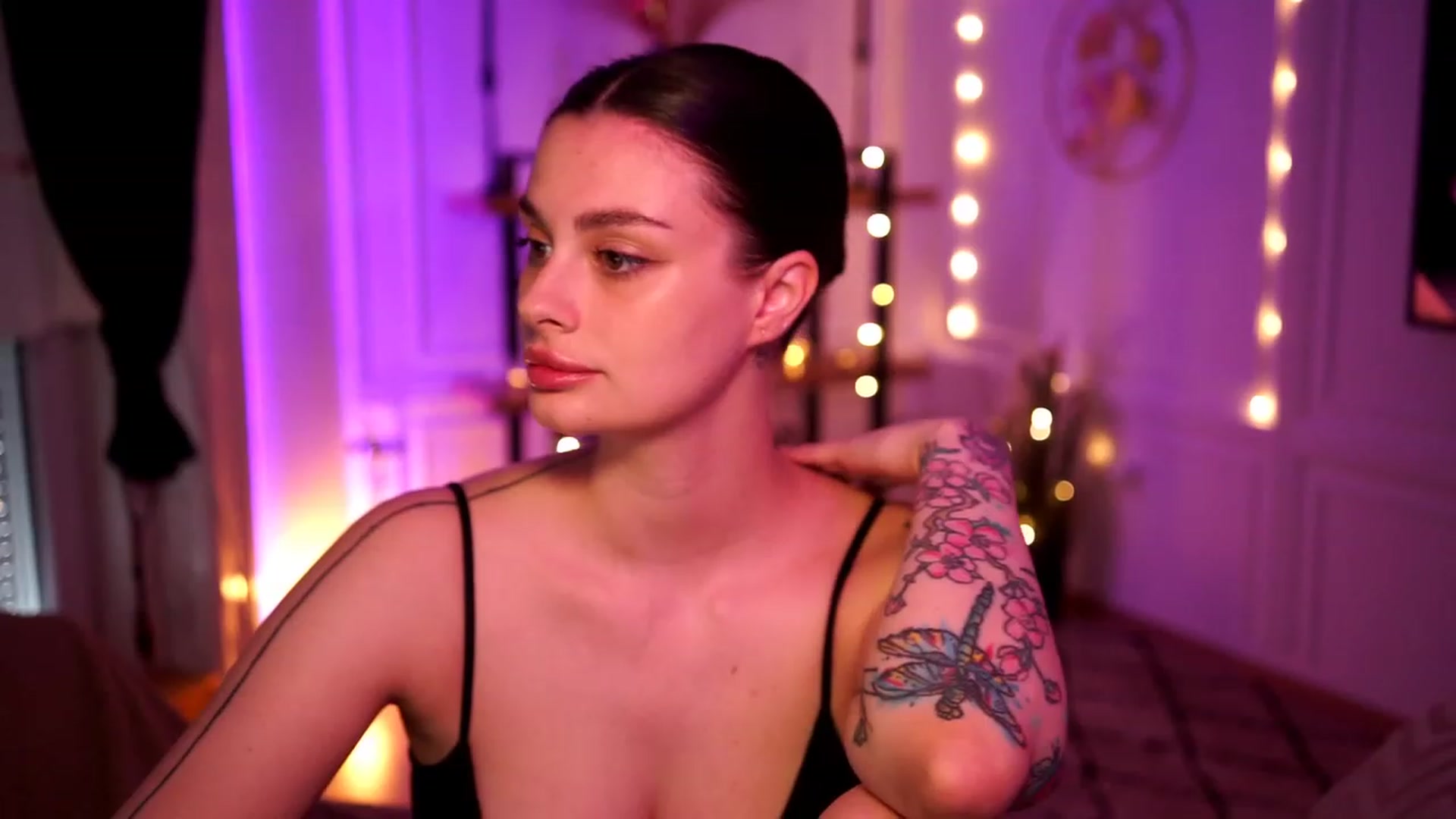 Gallery image thumbnail from lucynutty's myfreecams stream on, 04/16/2023, 10:09 image 14 of 20
