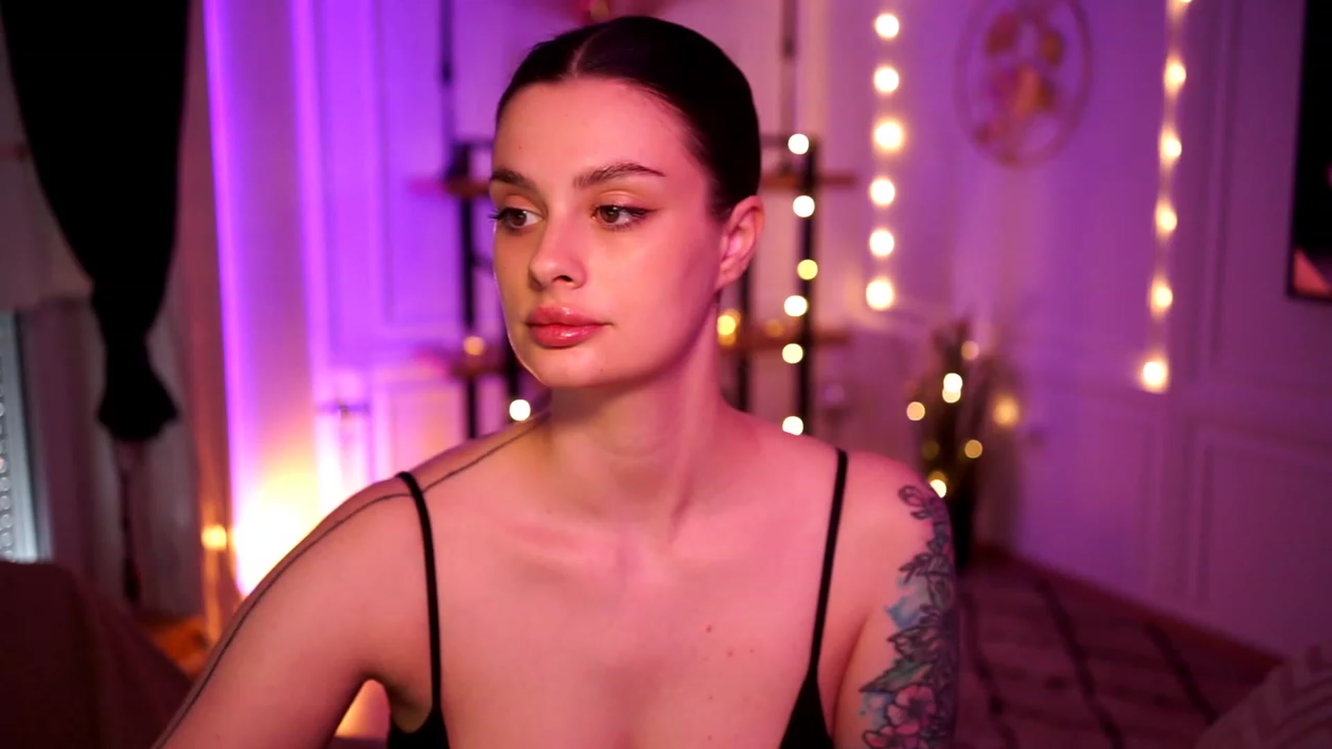 Gallery image thumbnail from lucynutty's myfreecams stream on, 04/16/2023, 10:09 image 19 of 20