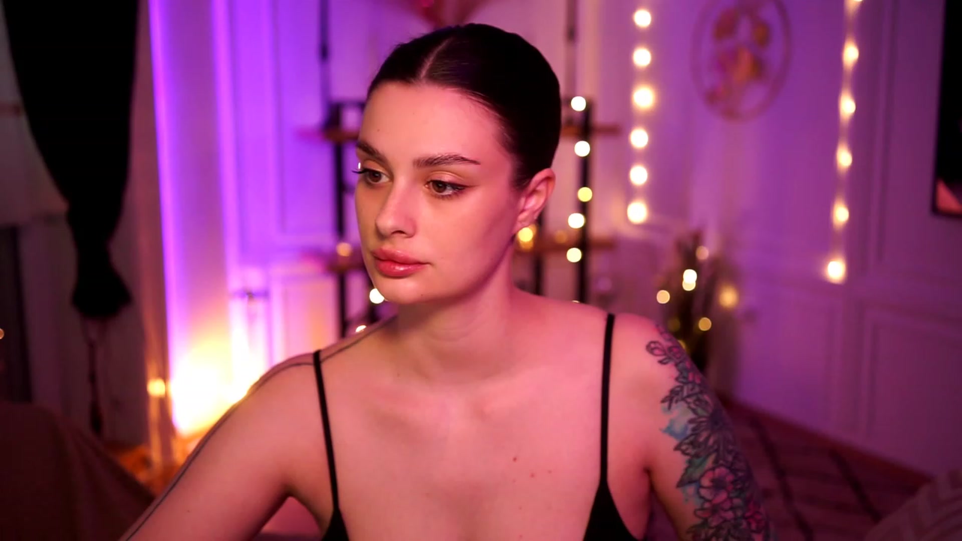 Gallery image thumbnail from lucynutty's myfreecams stream on, 04/16/2023, 10:45 image 13 of 20