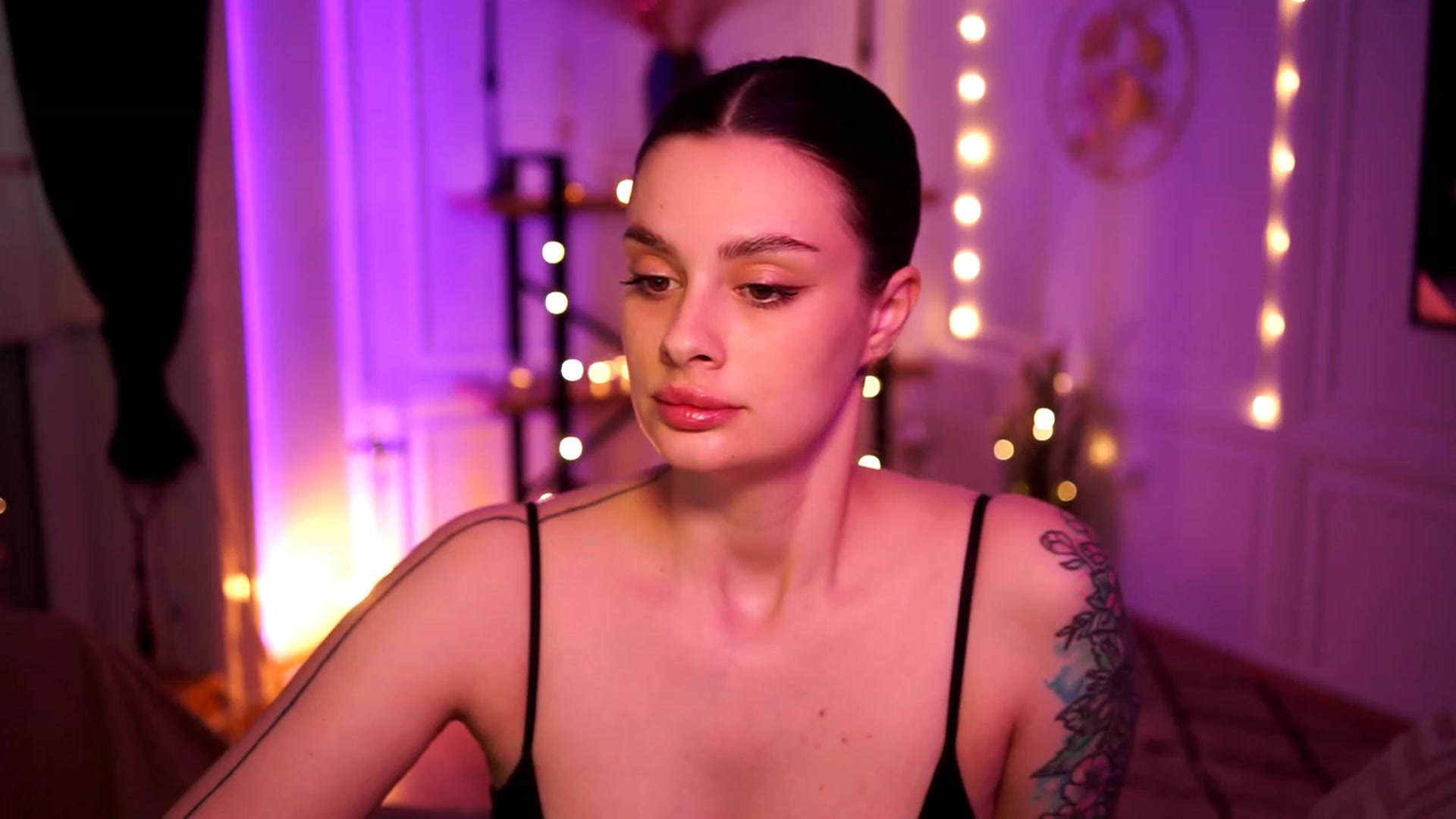 Gallery image thumbnail from lucynutty's myfreecams stream on, 04/16/2023, 10:45 image 12 of 20