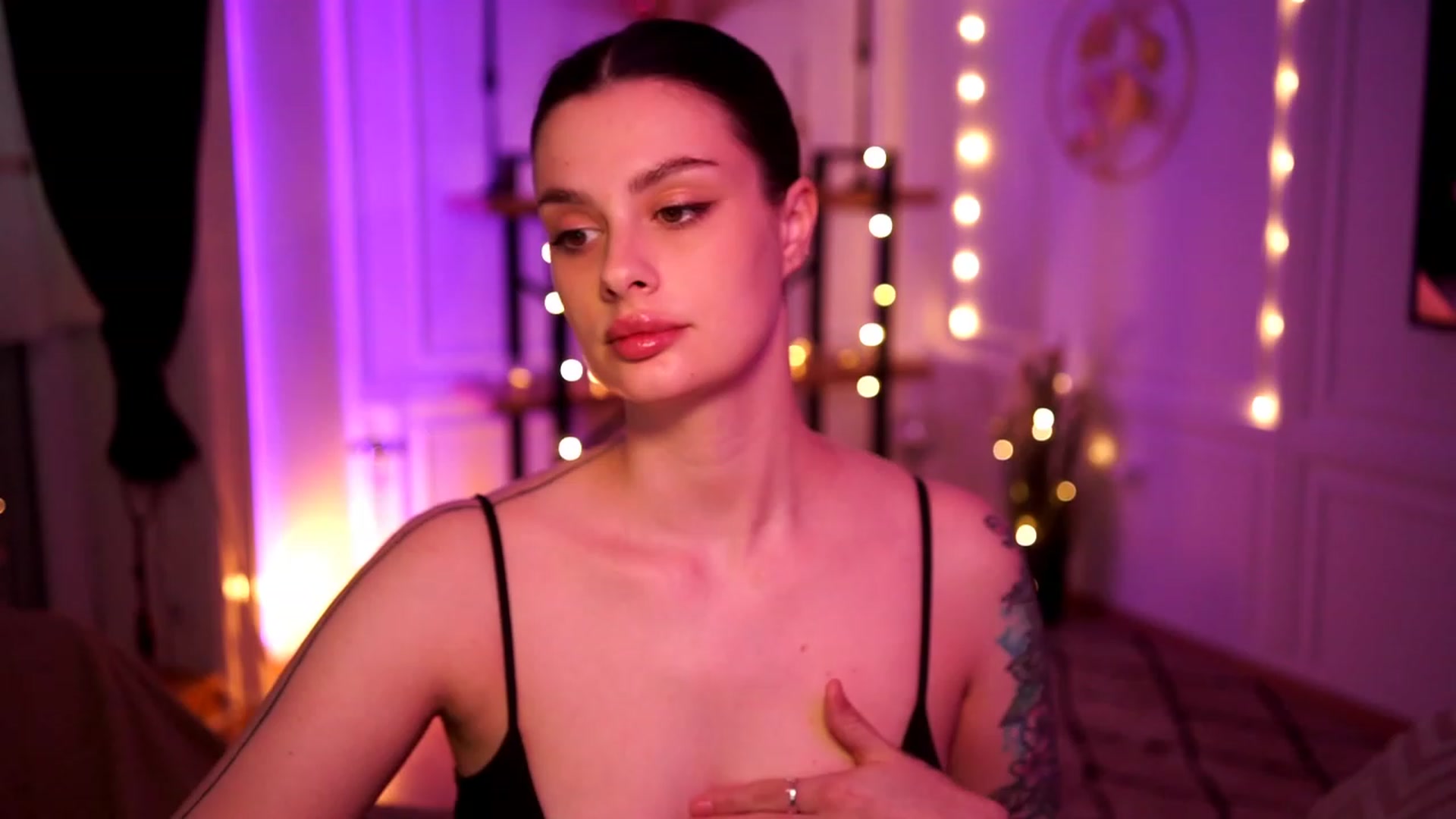 Gallery image thumbnail from lucynutty's myfreecams stream on, 04/16/2023, 10:45 image 2 of 20