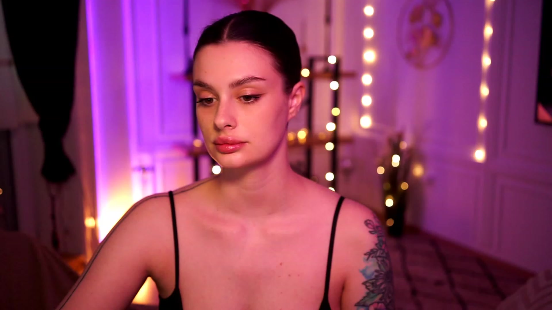 Gallery image thumbnail from lucynutty's myfreecams stream on, 04/16/2023, 10:45 image 18 of 20