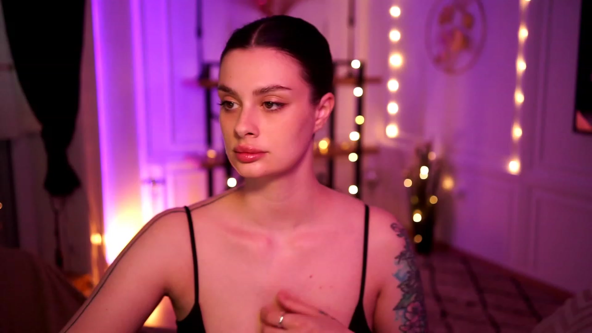 Gallery image thumbnail from lucynutty's myfreecams stream on, 04/16/2023, 10:45 image 4 of 20