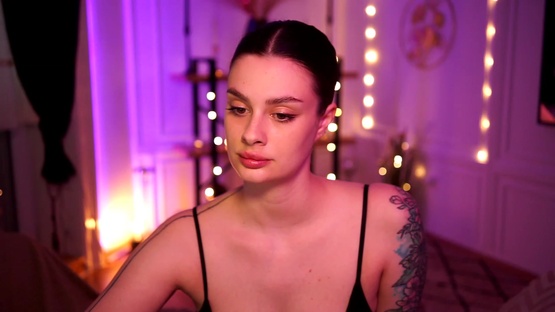 Gallery image thumbnail from lucynutty's myfreecams stream on, 04/16/2023, 10:45 image 11 of 20