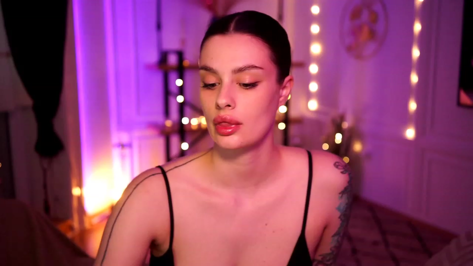 Gallery image thumbnail from lucynutty's myfreecams stream on, 04/16/2023, 10:45 image 1 of 20