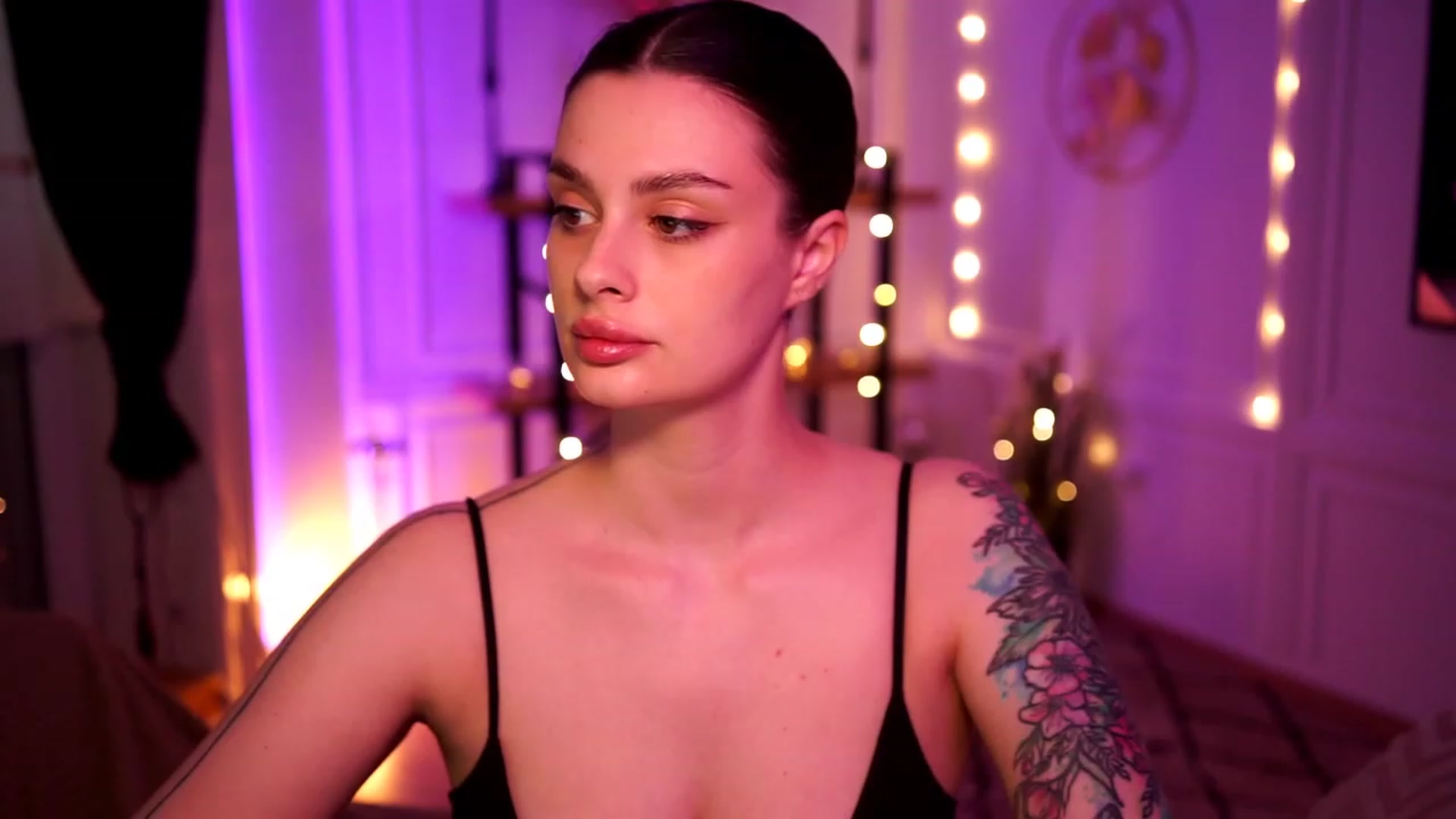 Gallery image thumbnail from lucynutty's myfreecams stream on, 04/16/2023, 10:45 image 5 of 20