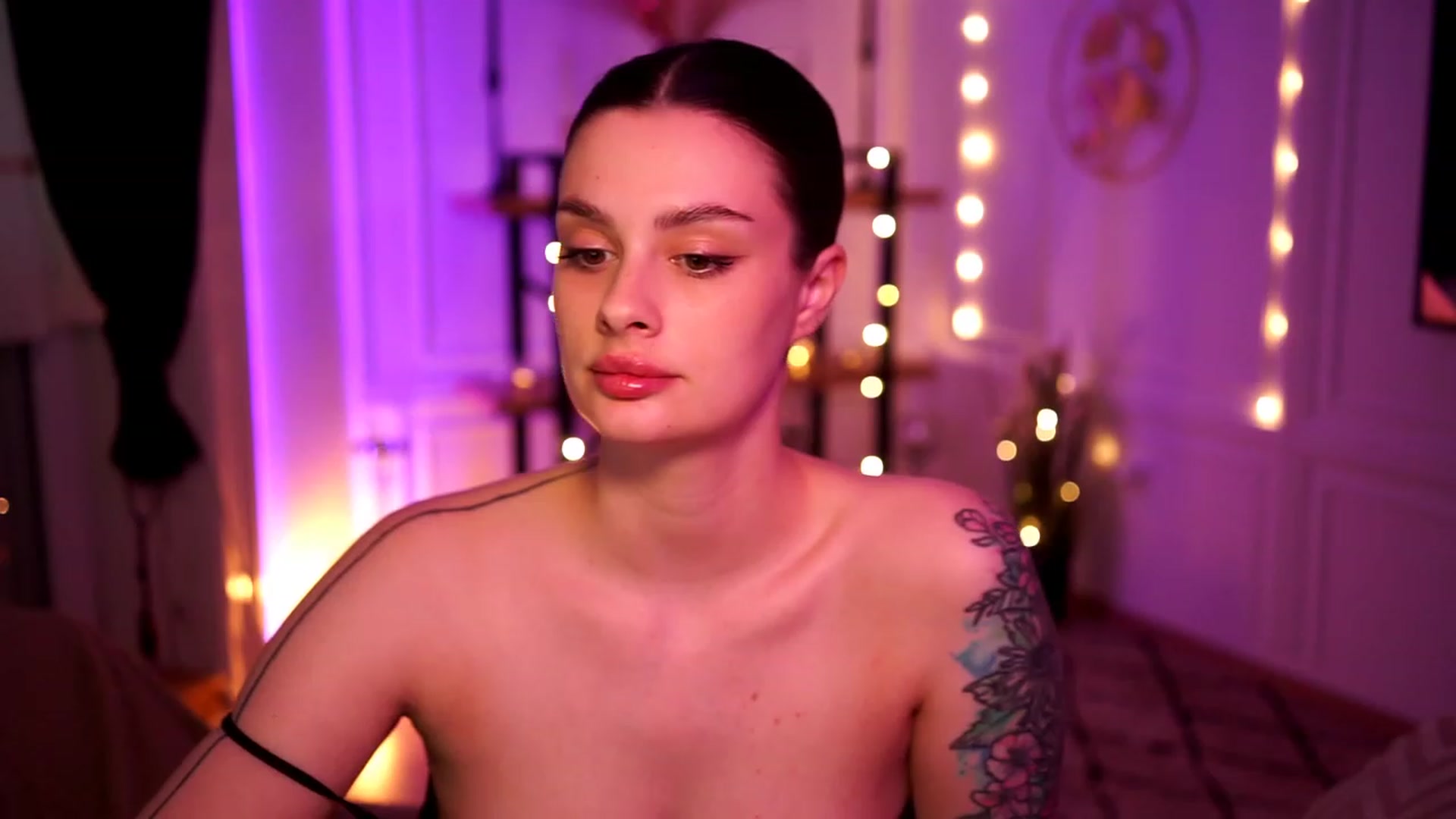 Gallery image thumbnail from lucynutty's myfreecams stream on, 04/16/2023, 13:16 image 4 of 20