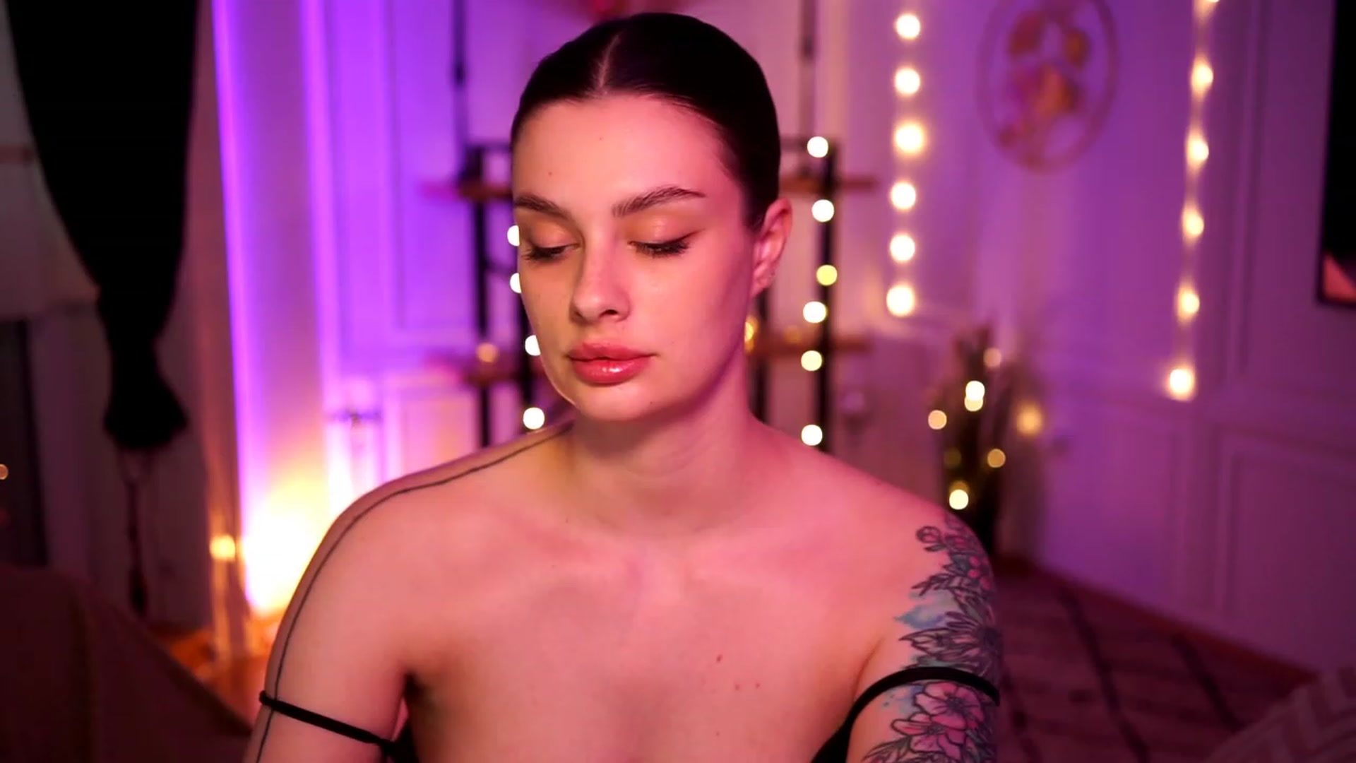 Gallery image thumbnail from lucynutty's myfreecams stream on, 04/16/2023, 13:16 image 12 of 20