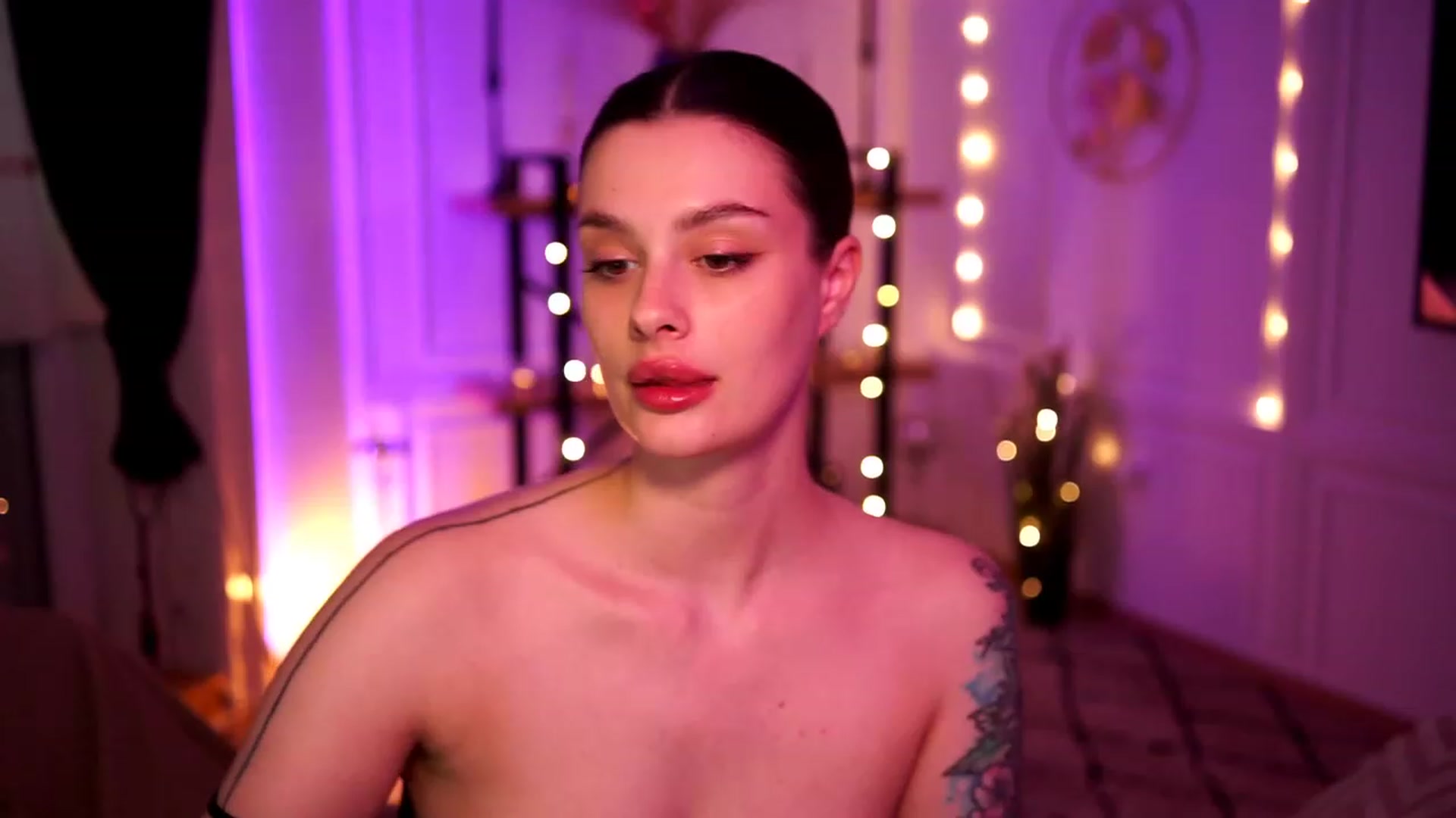 Gallery image thumbnail from lucynutty's myfreecams stream on, 04/16/2023, 13:16 image 13 of 20