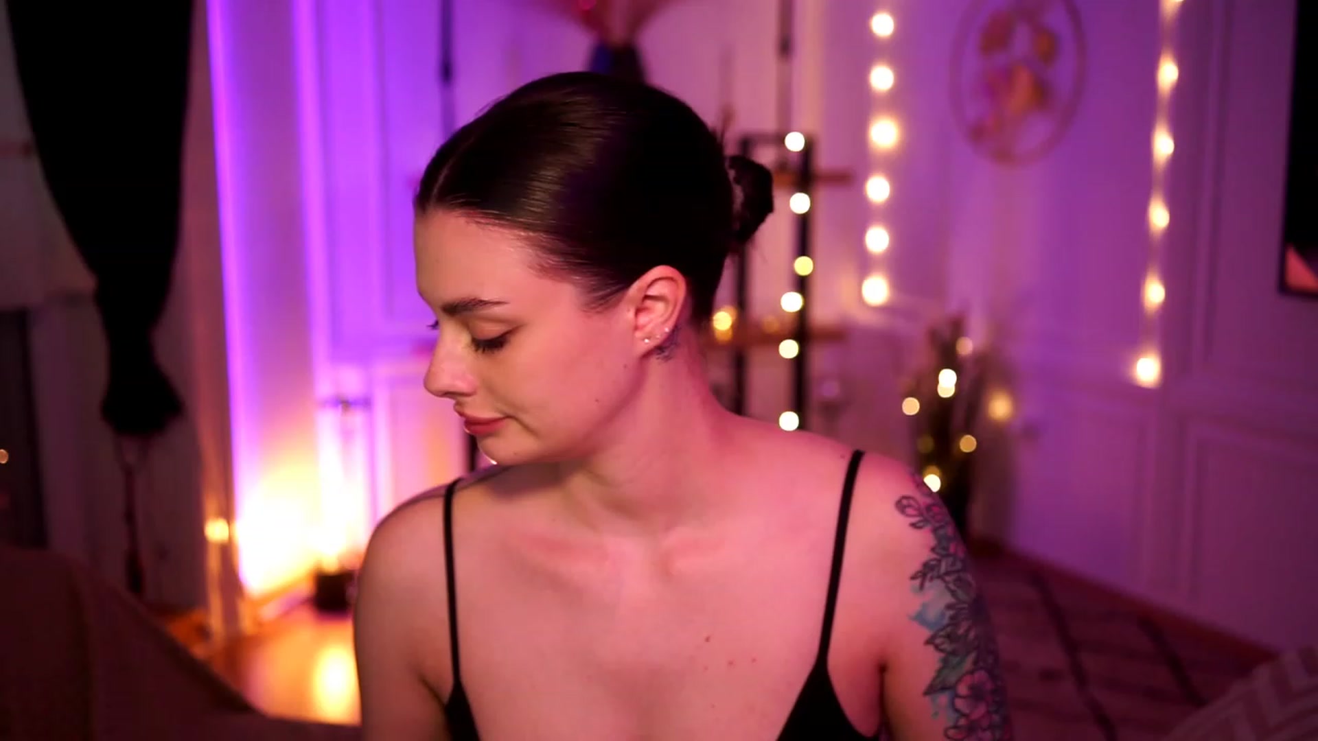 Gallery image thumbnail from lucynutty's myfreecams stream on, 04/16/2023, 13:16 image 15 of 20