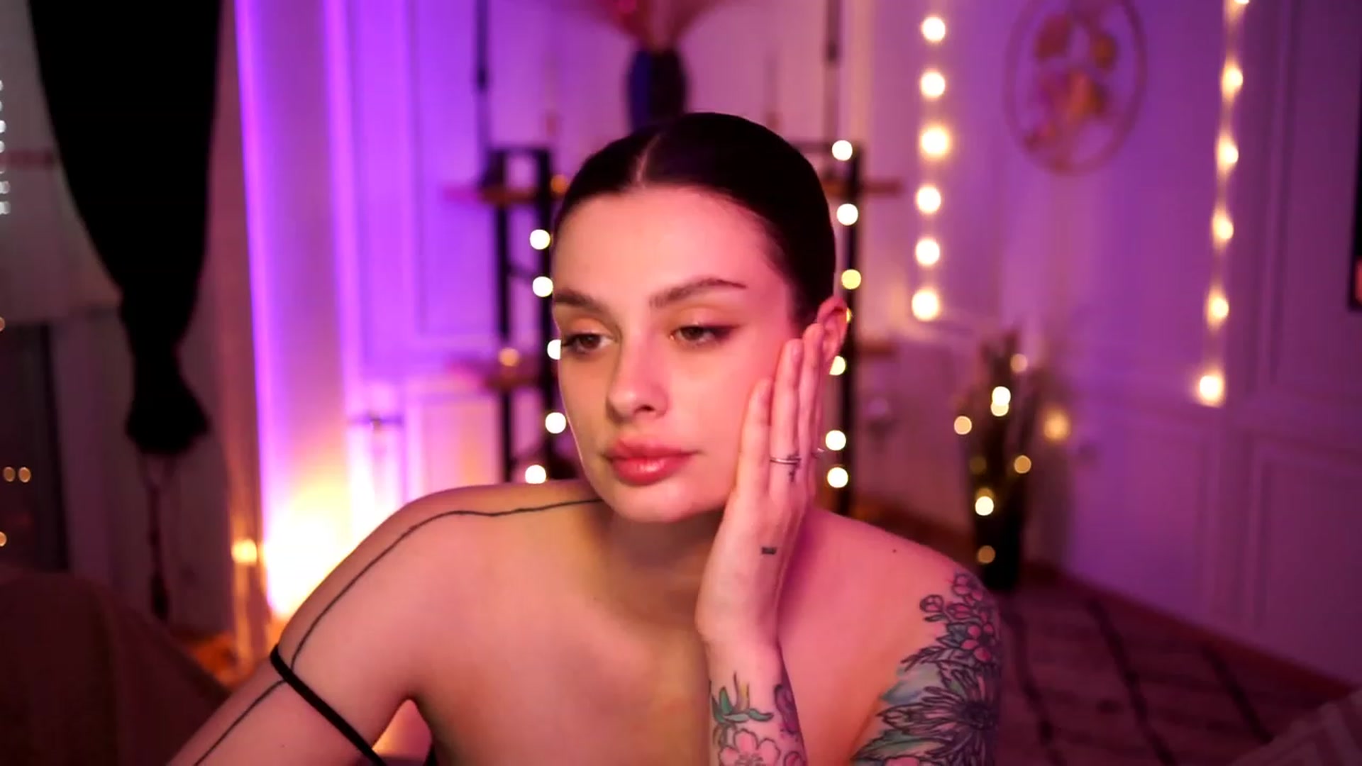 Gallery image thumbnail from lucynutty's myfreecams stream on, 04/16/2023, 13:16 image 18 of 20