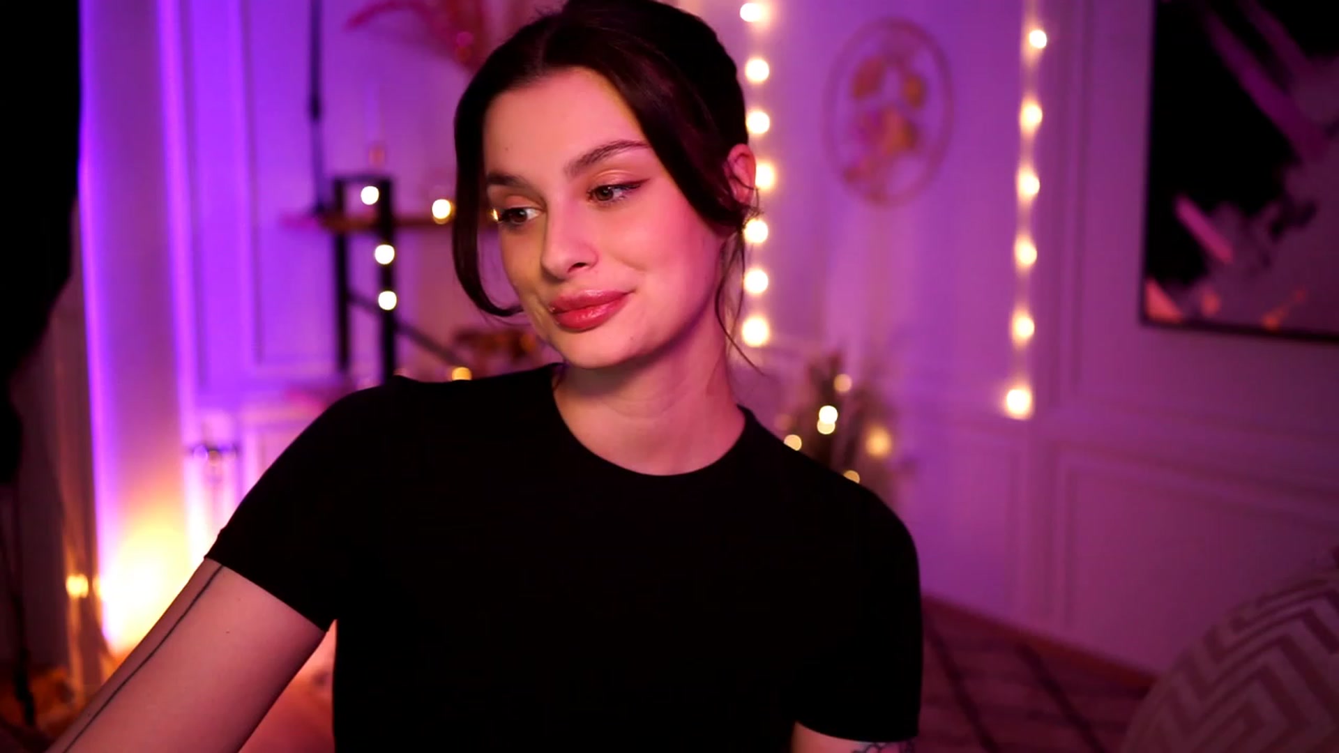 Gallery image thumbnail from lucynutty's myfreecams stream on, 04/17/2023, 17:54 image 4 of 20