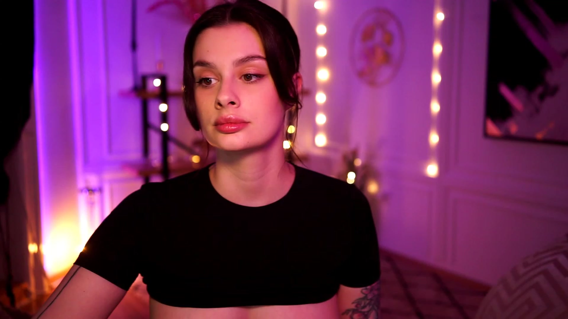 Gallery image thumbnail from lucynutty's myfreecams stream on, 04/17/2023, 17:54 image 8 of 20