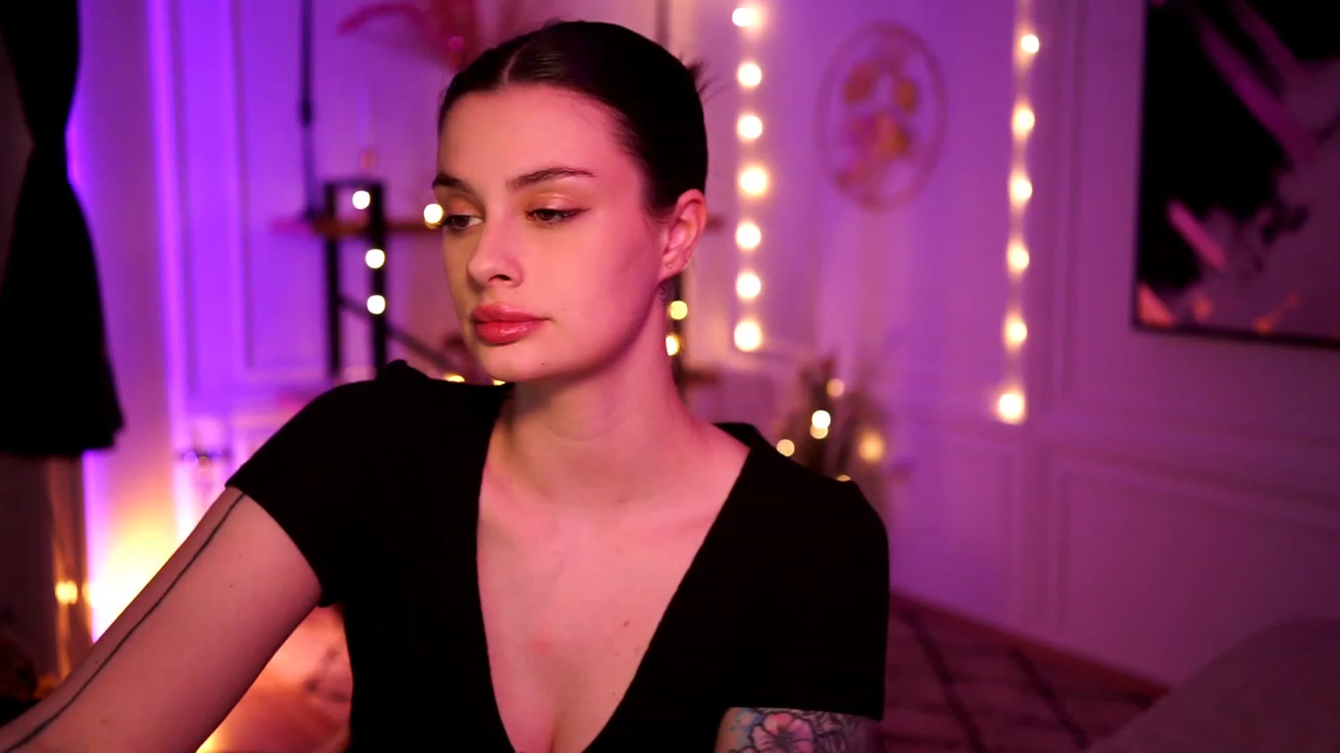 Gallery image thumbnail from lucynutty's myfreecams stream on, 04/18/2023, 17:01 image 8 of 20