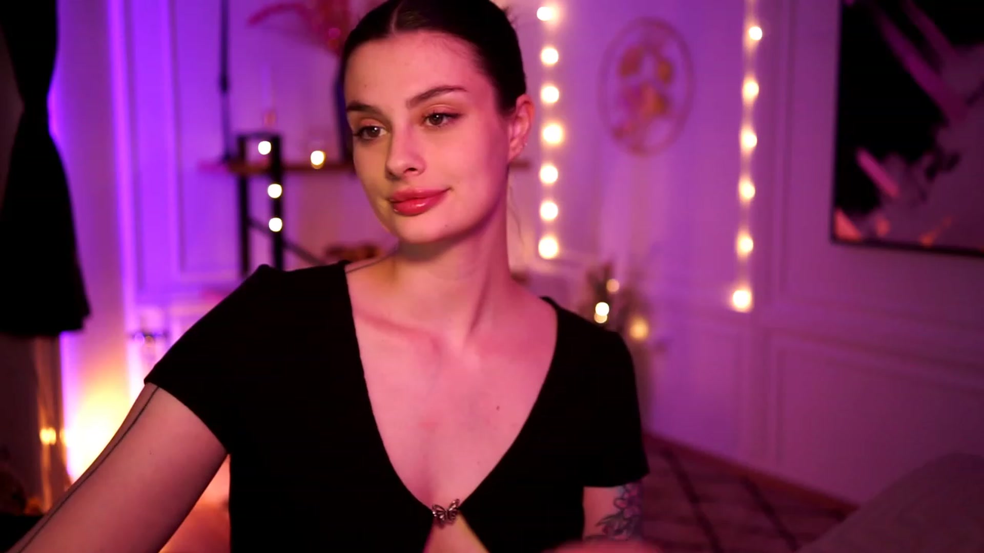 Gallery image thumbnail from lucynutty's myfreecams stream on, 04/18/2023, 17:01 image 6 of 20