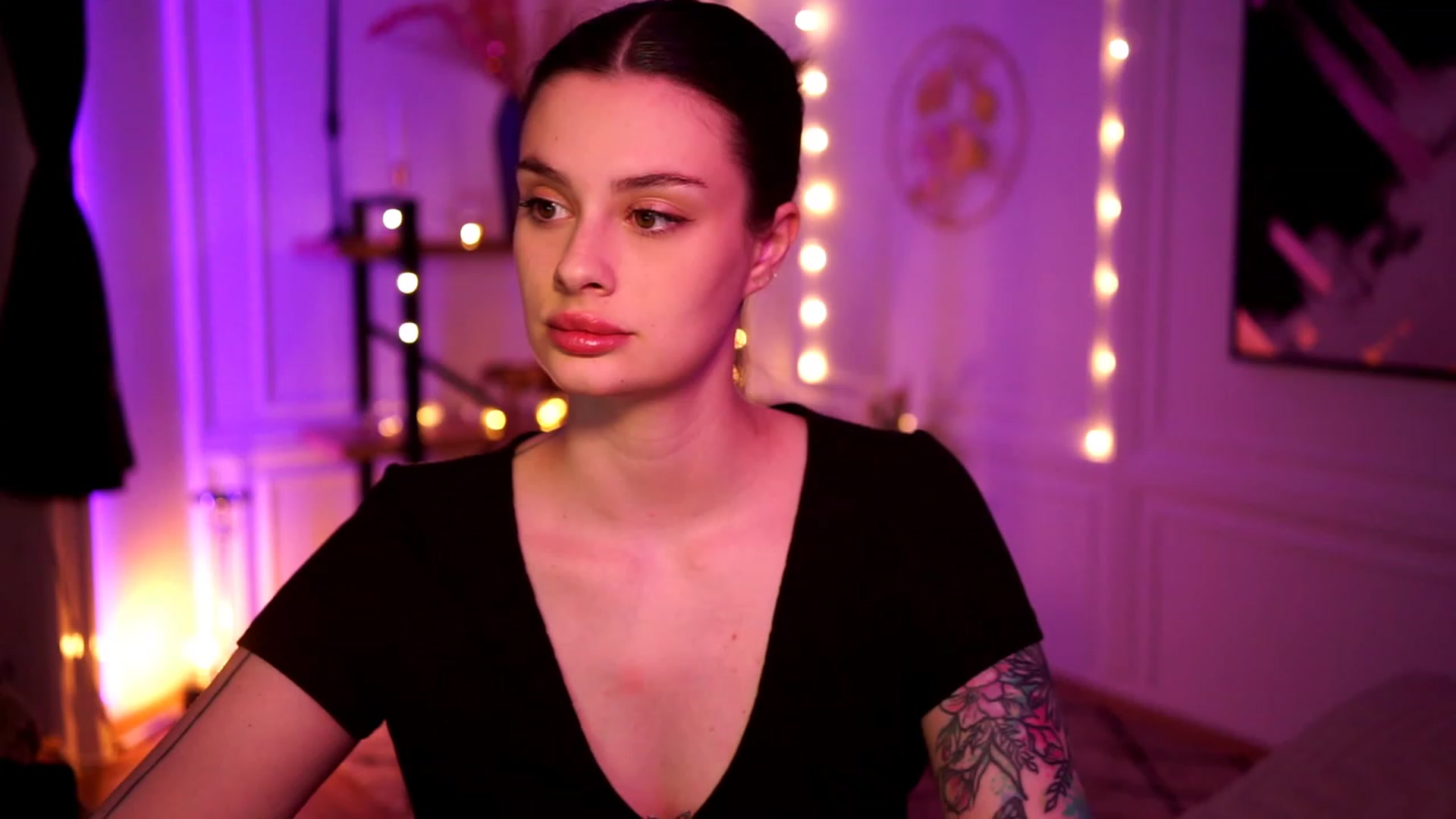 Gallery image thumbnail from lucynutty's myfreecams stream on, 04/18/2023, 17:01 image 10 of 20