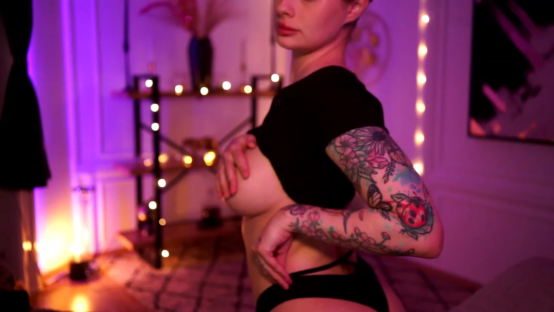 Gallery image thumbnail from lucynutty's myfreecams stream on, 04/18/2023, 17:01 image 17 of 20