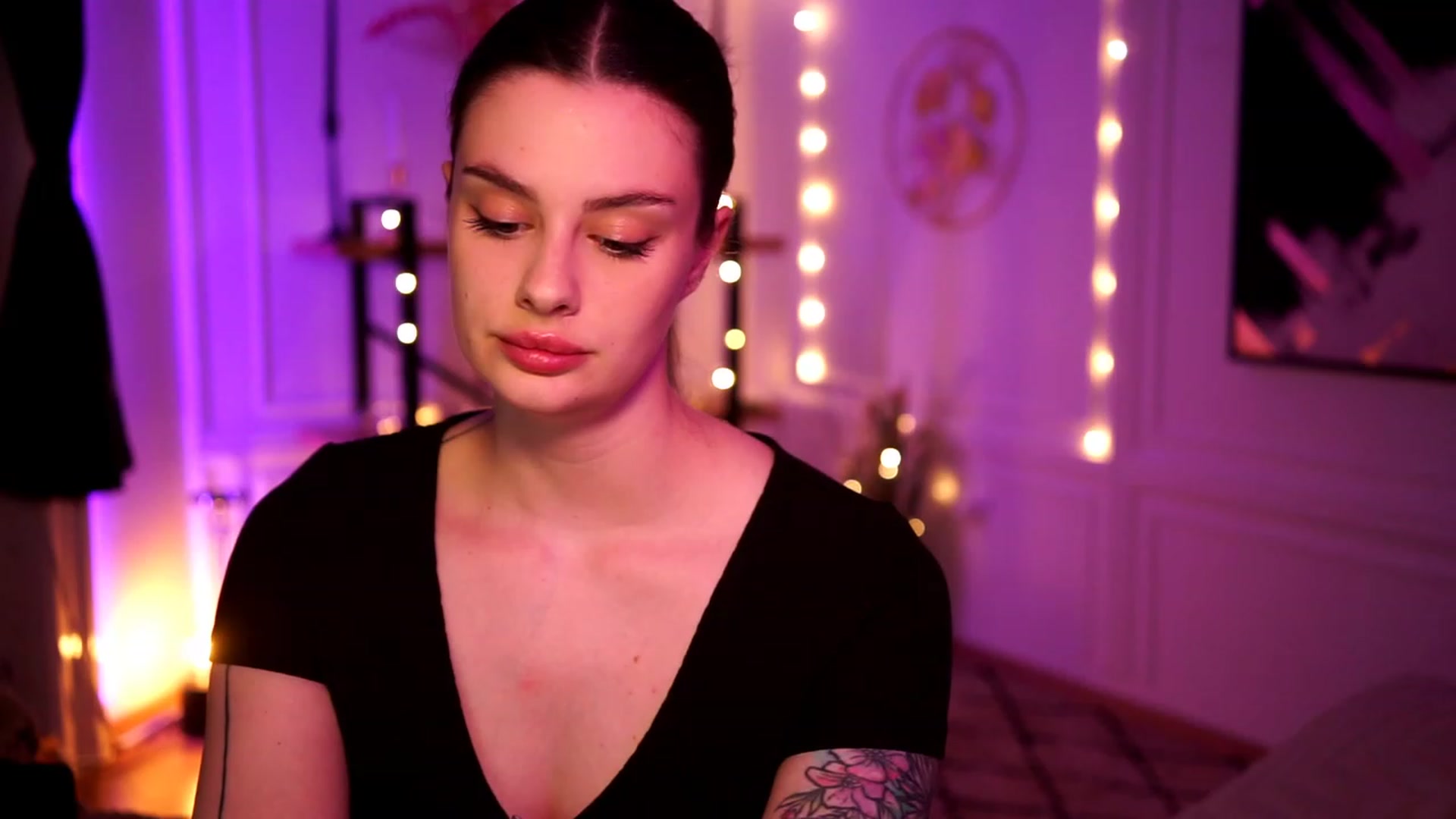 Gallery image thumbnail from lucynutty's myfreecams stream on, 04/18/2023, 17:01 image 18 of 20