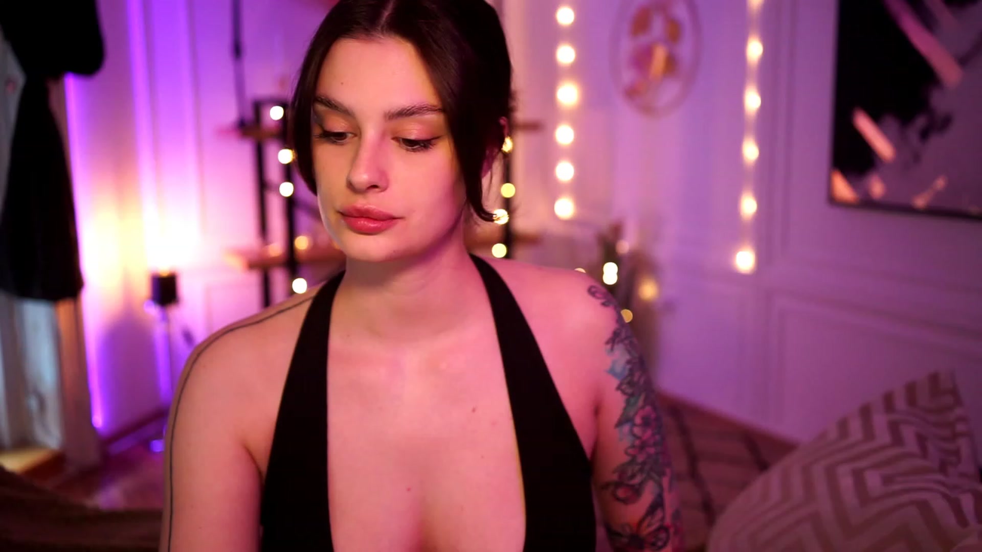 Gallery image thumbnail from lucynutty's myfreecams stream on, 04/22/2023, 10:48 image 16 of 20