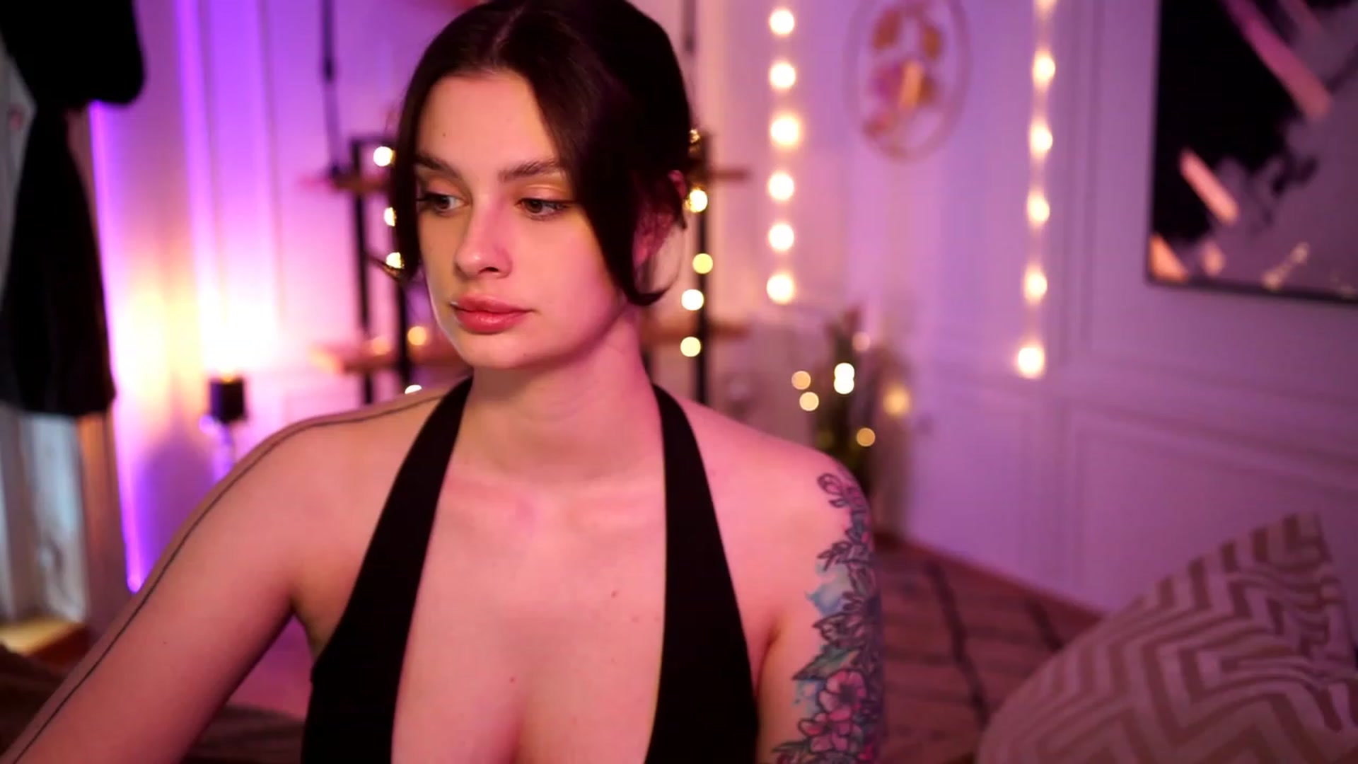 Gallery image thumbnail from lucynutty's myfreecams stream on, 04/22/2023, 10:48 image 18 of 20