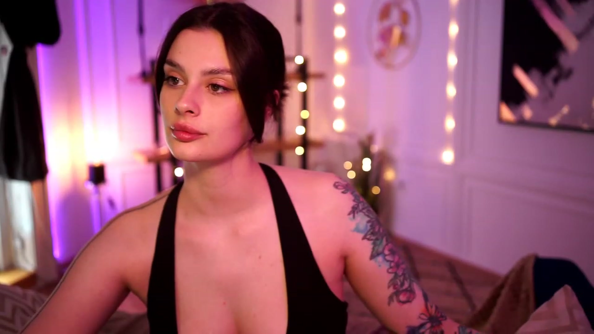 Gallery image thumbnail from lucynutty's myfreecams stream on, 04/22/2023, 12:14 image 16 of 20