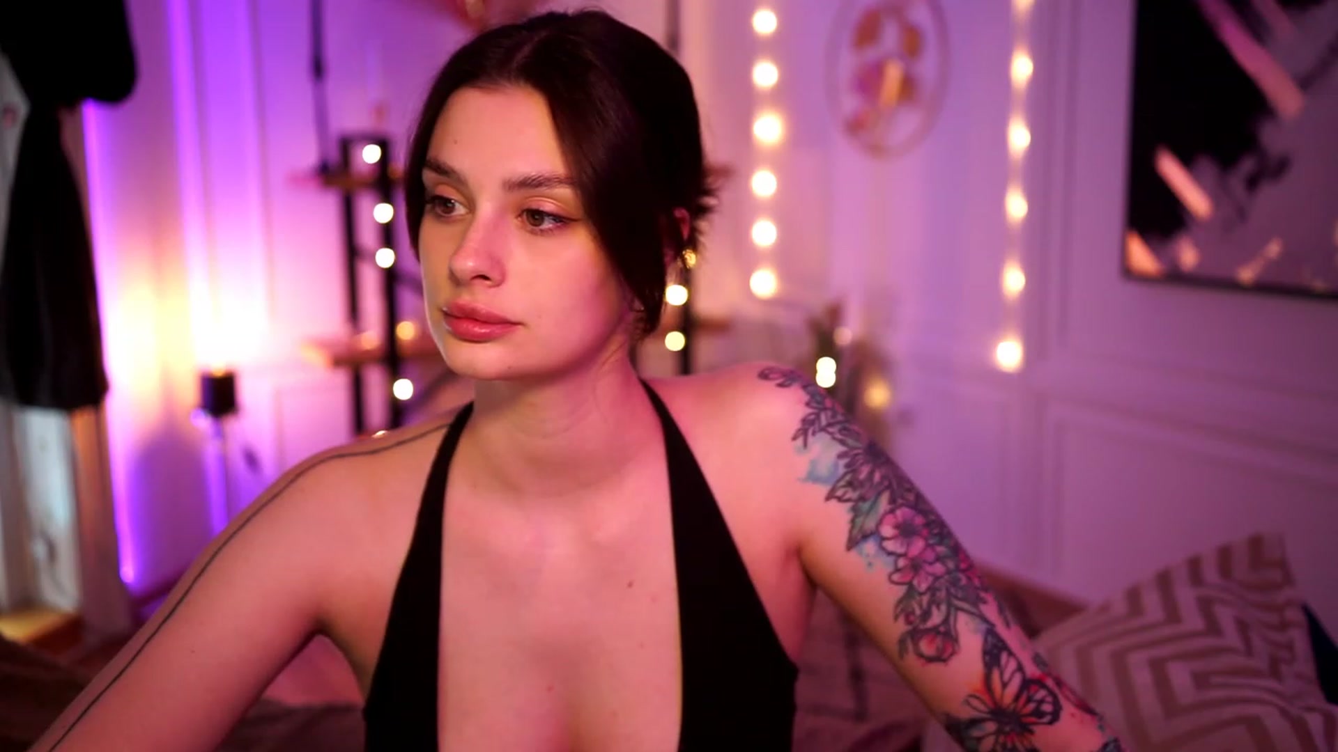 Gallery image thumbnail from lucynutty's myfreecams stream on, 04/22/2023, 12:14 image 9 of 20