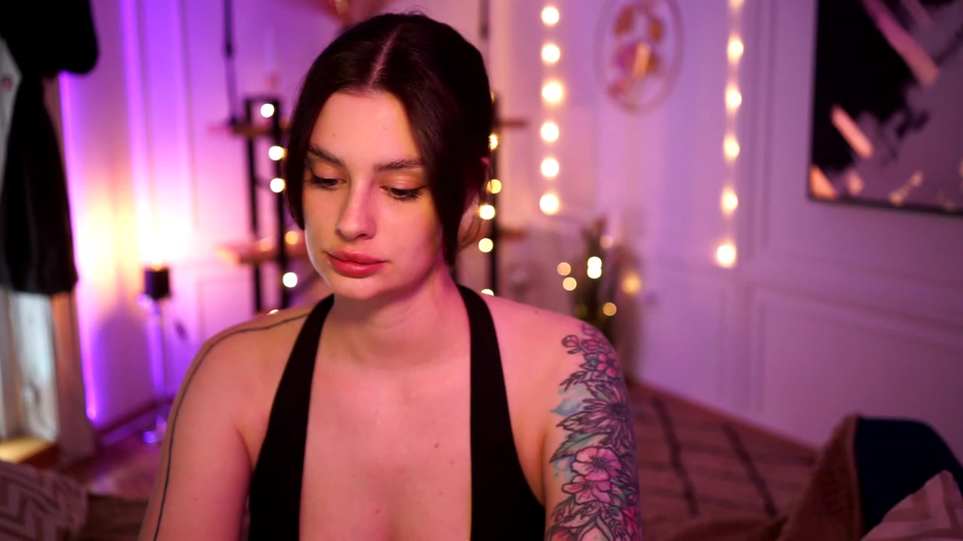 Gallery image thumbnail from lucynutty's myfreecams stream on, 04/22/2023, 12:14 image 19 of 20