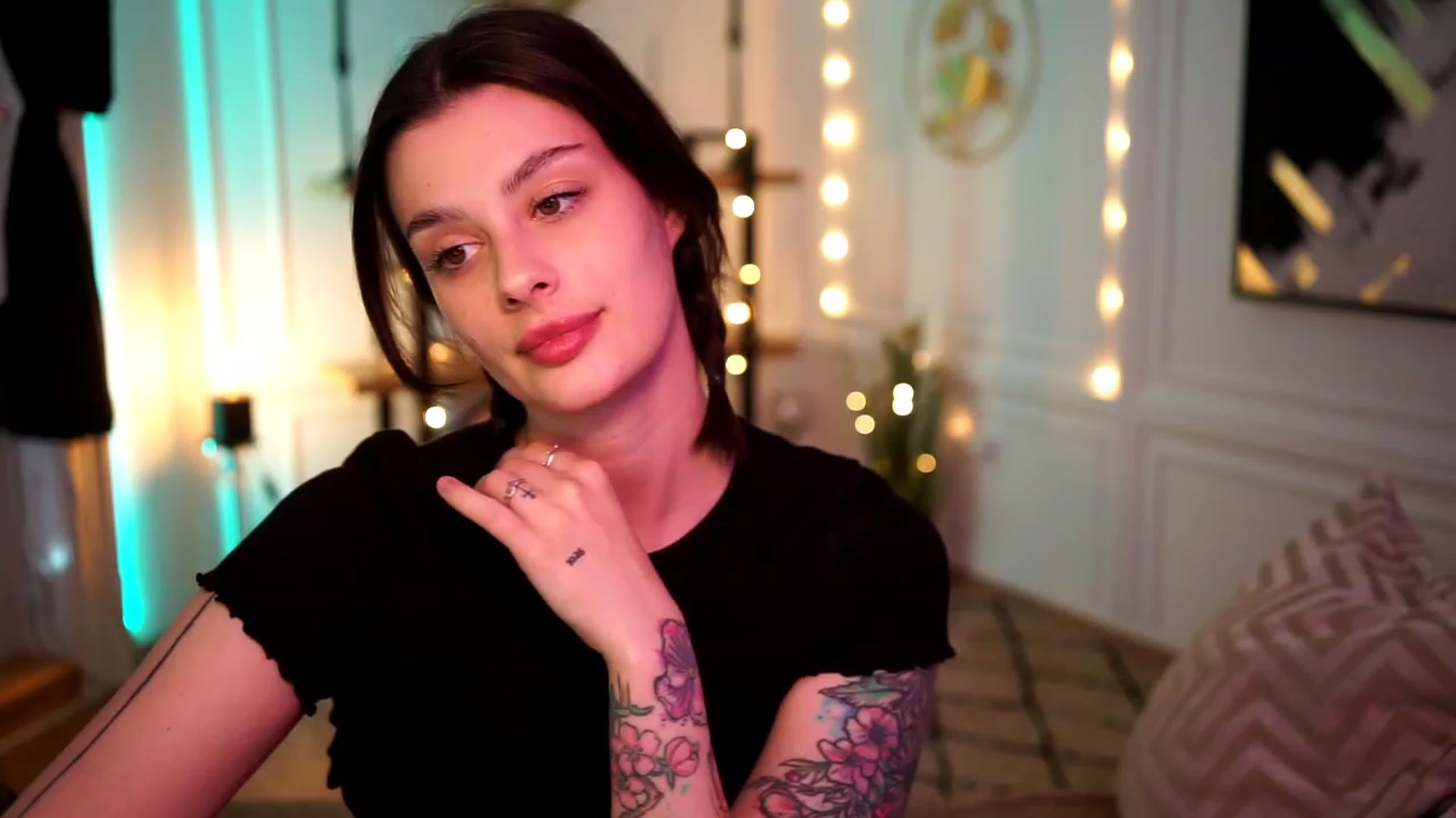 Gallery image thumbnail from lucynutty's myfreecams stream on, 04/23/2023, 11:56 image 5 of 20