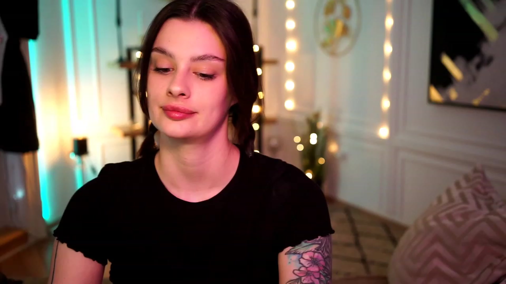 Gallery image thumbnail from lucynutty's myfreecams stream on, 04/23/2023, 11:56 image 3 of 20