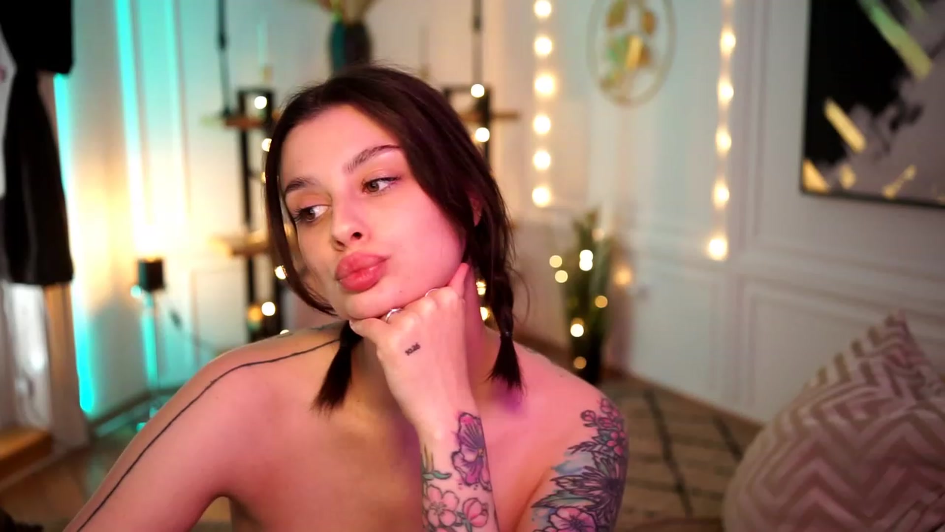 Gallery image thumbnail from lucynutty's myfreecams stream on, 04/23/2023, 11:56 image 15 of 20