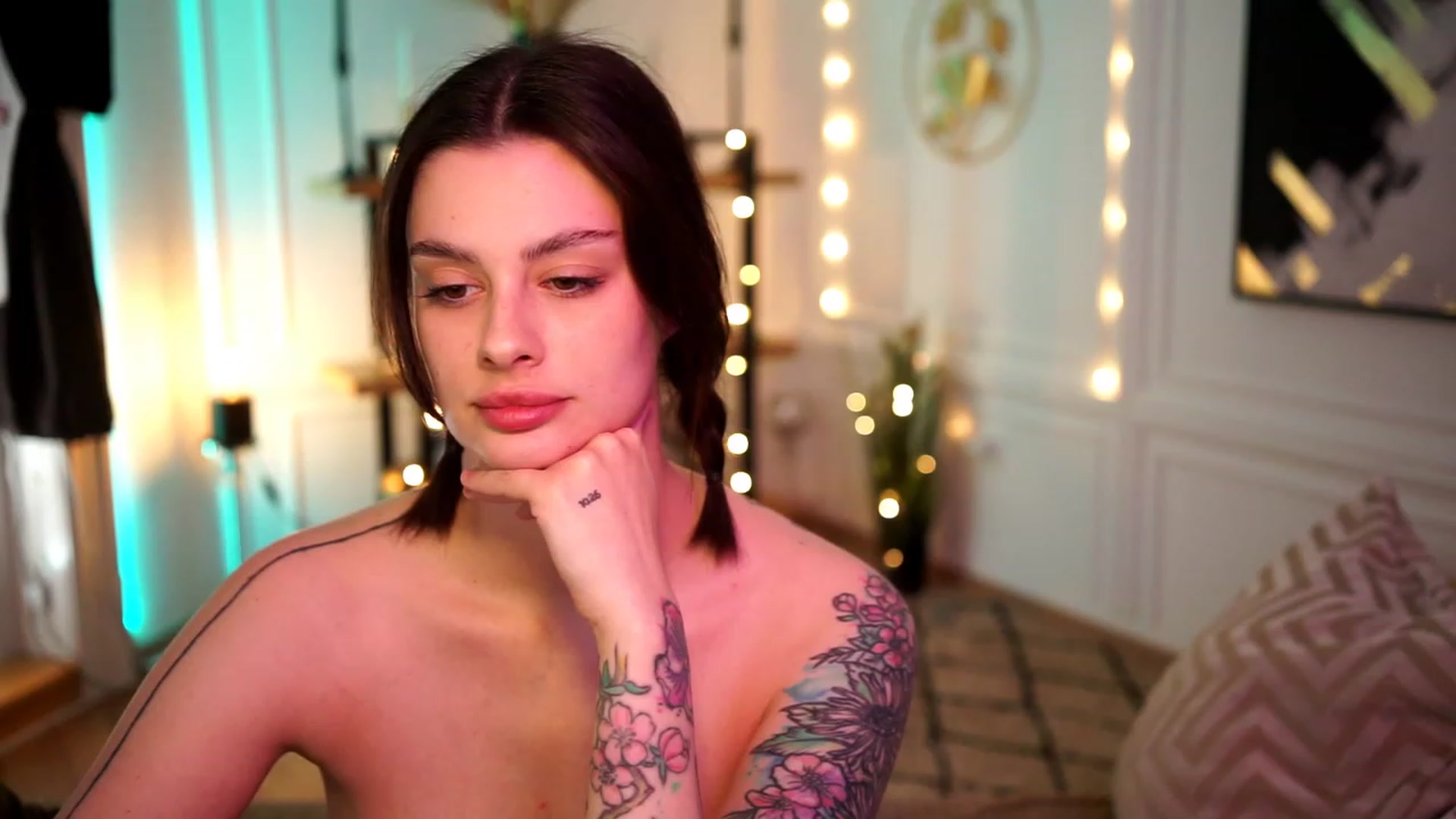 Gallery image thumbnail from lucynutty's myfreecams stream on, 04/23/2023, 11:56 image 16 of 20