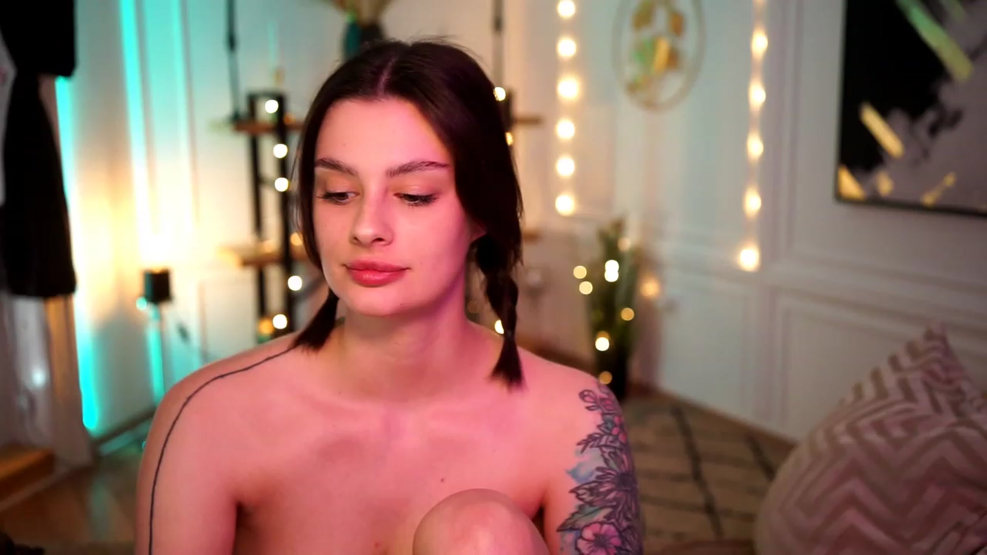 Gallery image thumbnail from lucynutty's myfreecams stream on, 04/23/2023, 11:56 image 10 of 20