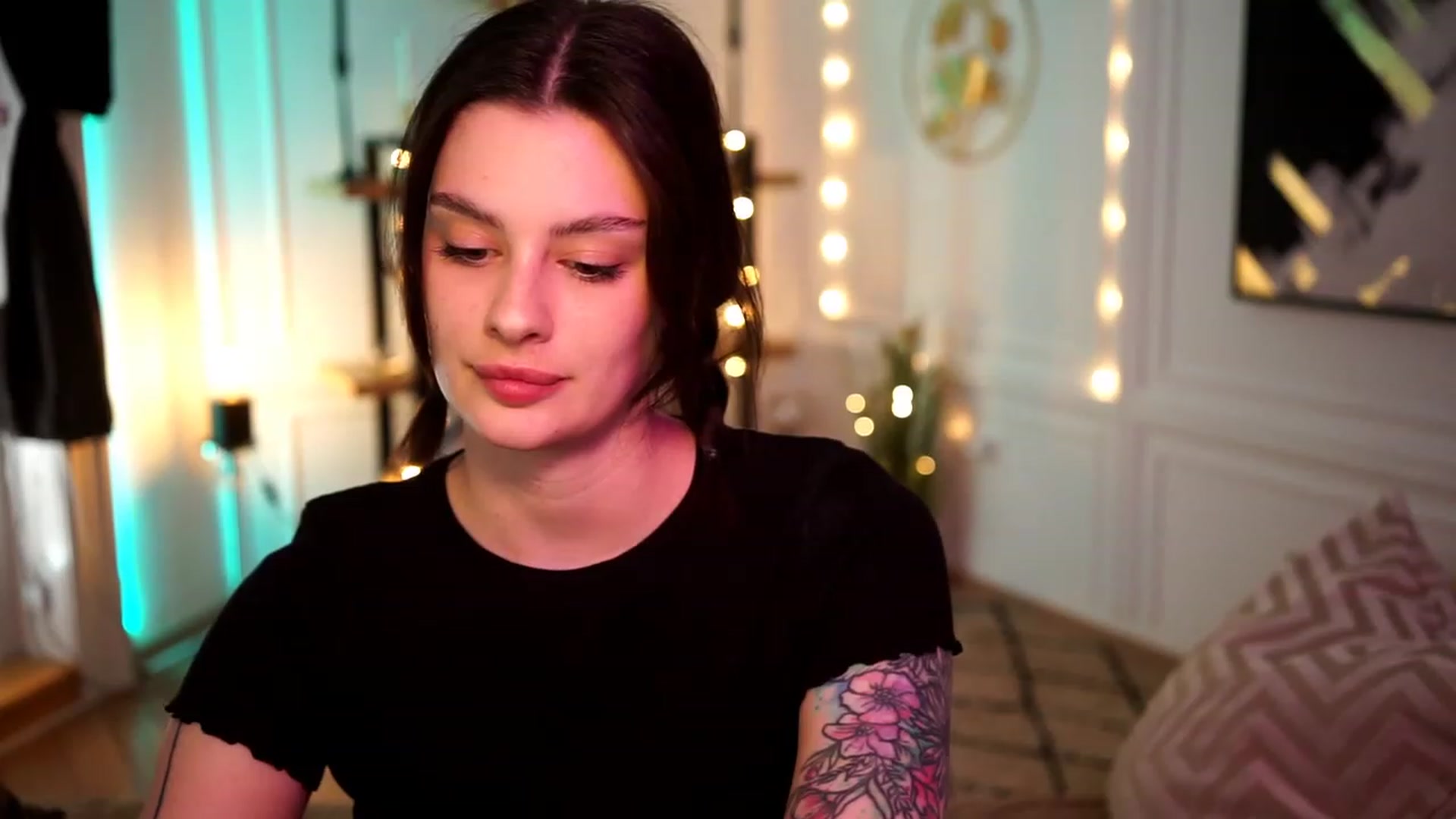 Gallery image thumbnail from lucynutty's myfreecams stream on, 04/23/2023, 11:56 image 19 of 20