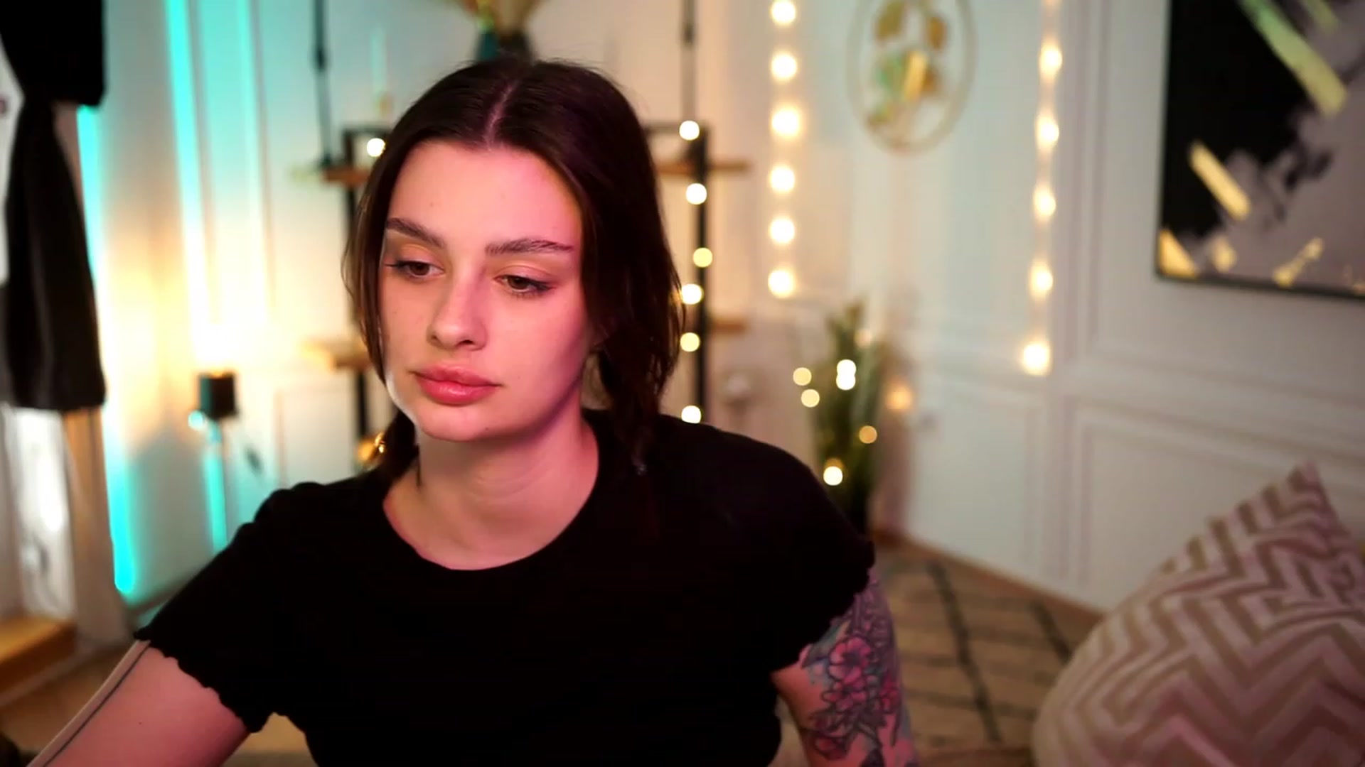 Gallery image thumbnail from lucynutty's myfreecams stream on, 04/23/2023, 14:14 image 9 of 20