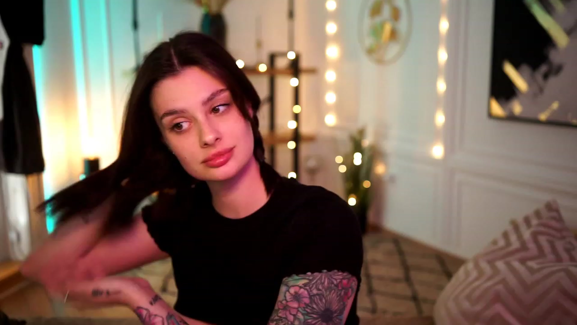 Gallery image thumbnail from lucynutty's myfreecams stream on, 04/23/2023, 14:14 image 12 of 20