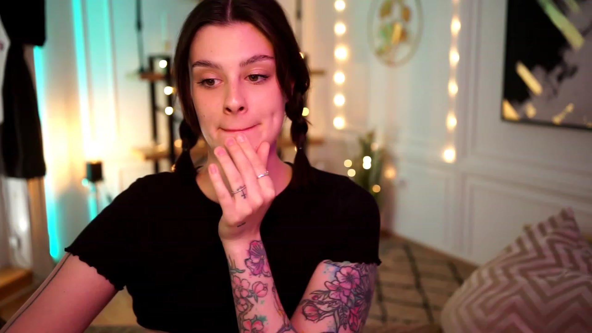 Gallery image thumbnail from lucynutty's myfreecams stream on, 04/23/2023, 14:14 image 19 of 20