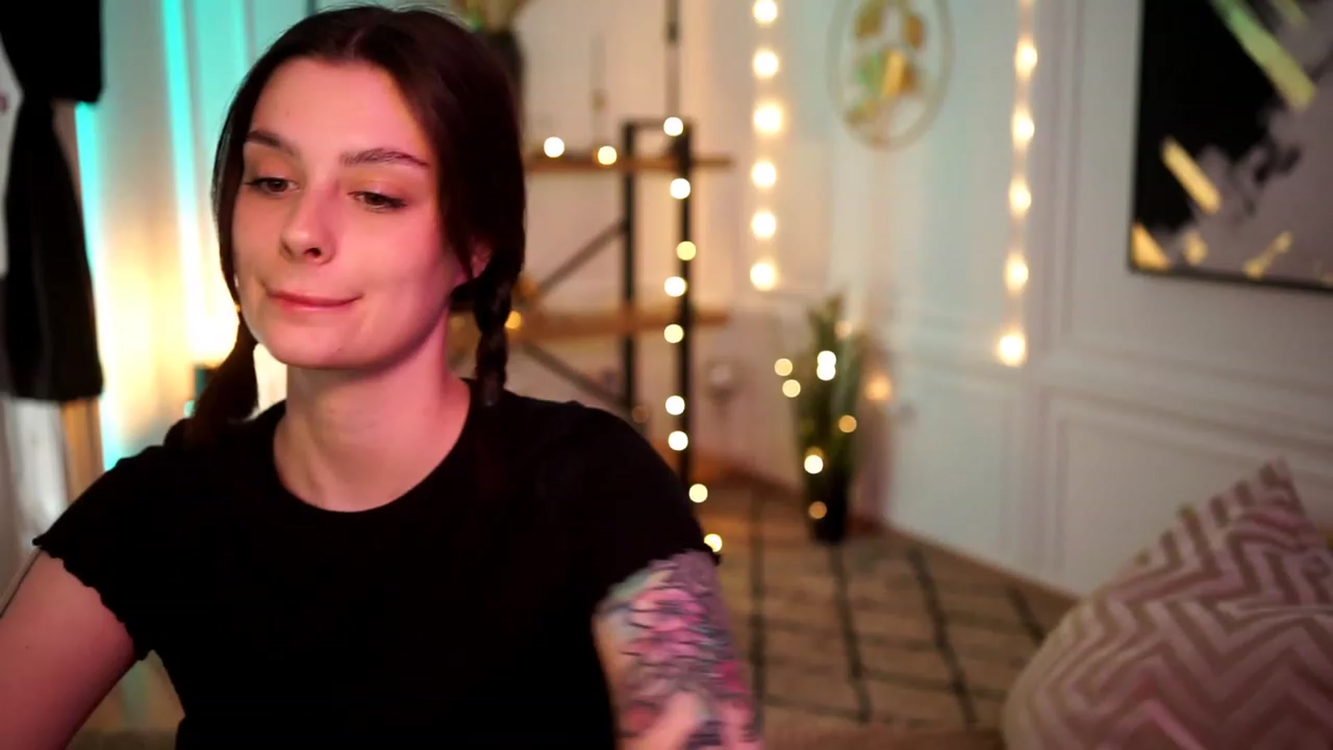 Gallery image thumbnail from lucynutty's myfreecams stream on, 04/23/2023, 14:14 image 13 of 20