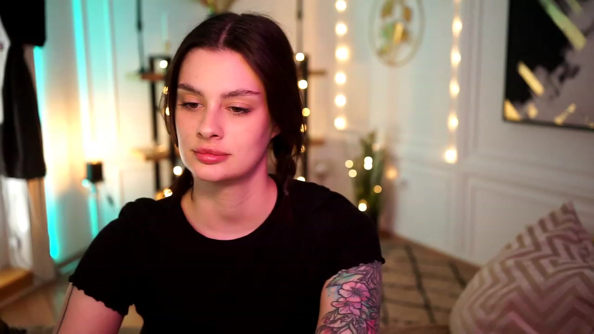 Gallery image thumbnail from lucynutty's myfreecams stream on, 04/23/2023, 14:14 image 8 of 20