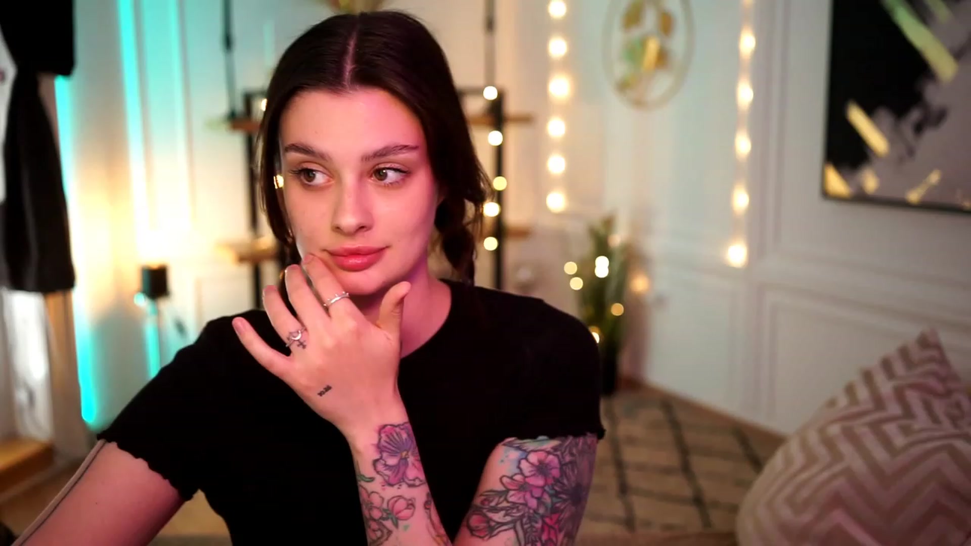 Gallery image thumbnail from lucynutty's myfreecams stream on, 04/23/2023, 14:14 image 3 of 20