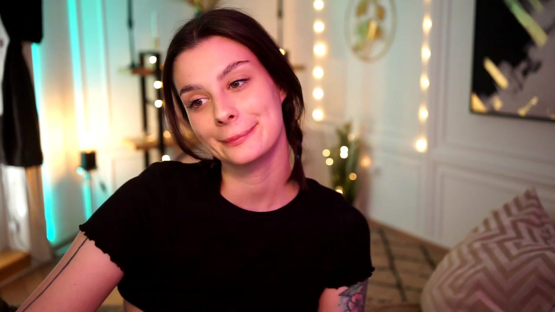 Gallery image thumbnail from lucynutty's myfreecams stream on, 04/23/2023, 14:14 image 4 of 20