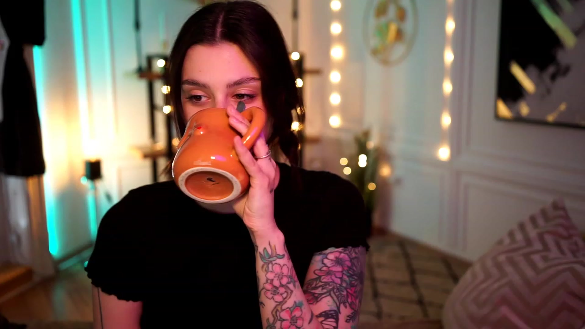Gallery image thumbnail from lucynutty's myfreecams stream on, 04/23/2023, 14:14 image 10 of 20