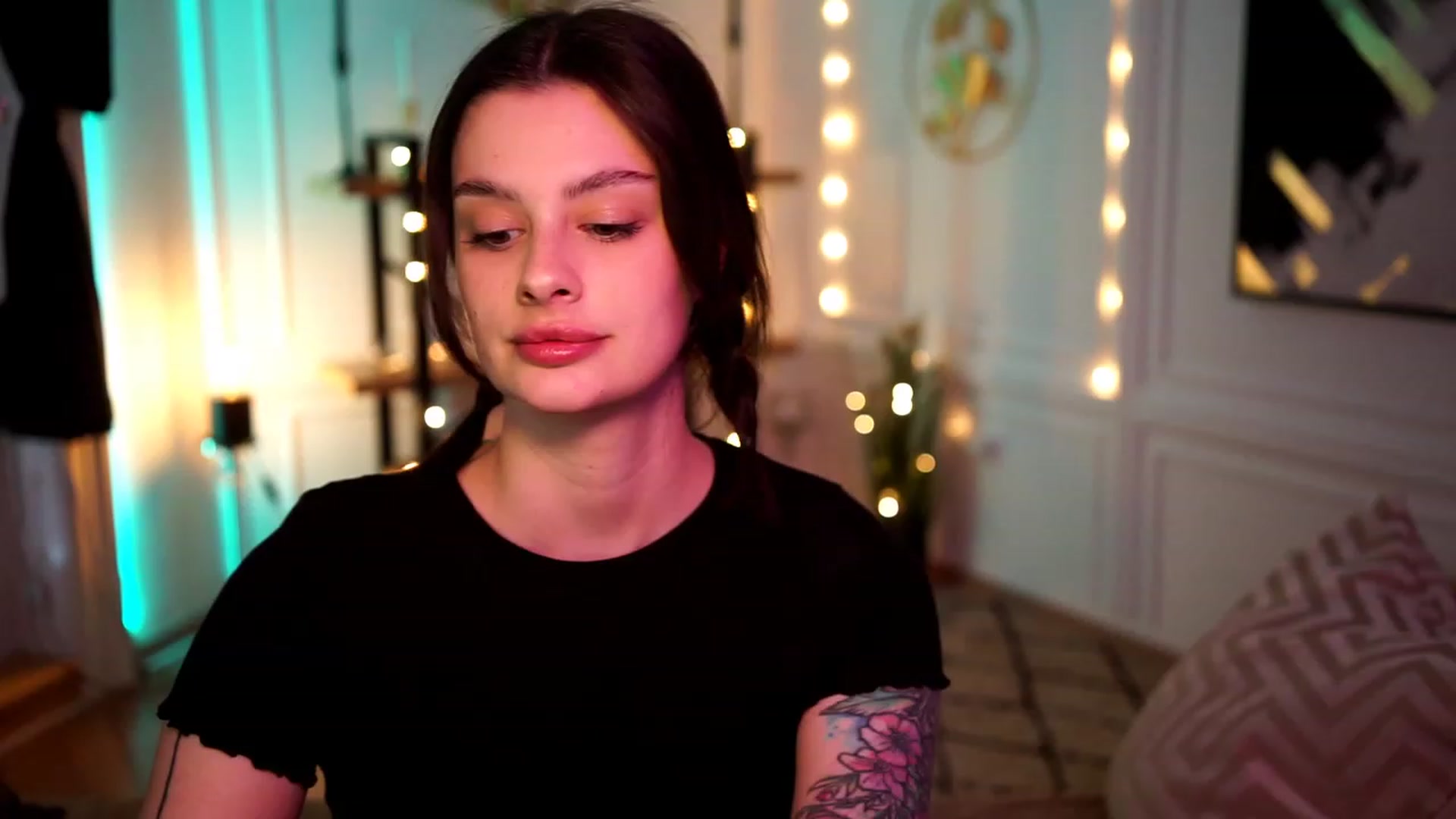 Gallery image thumbnail from lucynutty's myfreecams stream on, 04/23/2023, 14:14 image 2 of 20