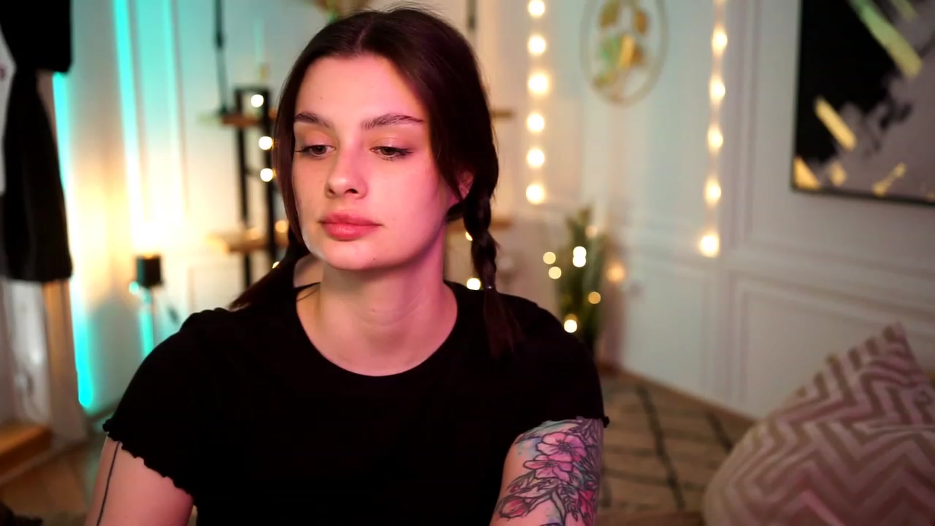 Gallery image thumbnail from lucynutty's myfreecams stream on, 04/23/2023, 14:14 image 15 of 20