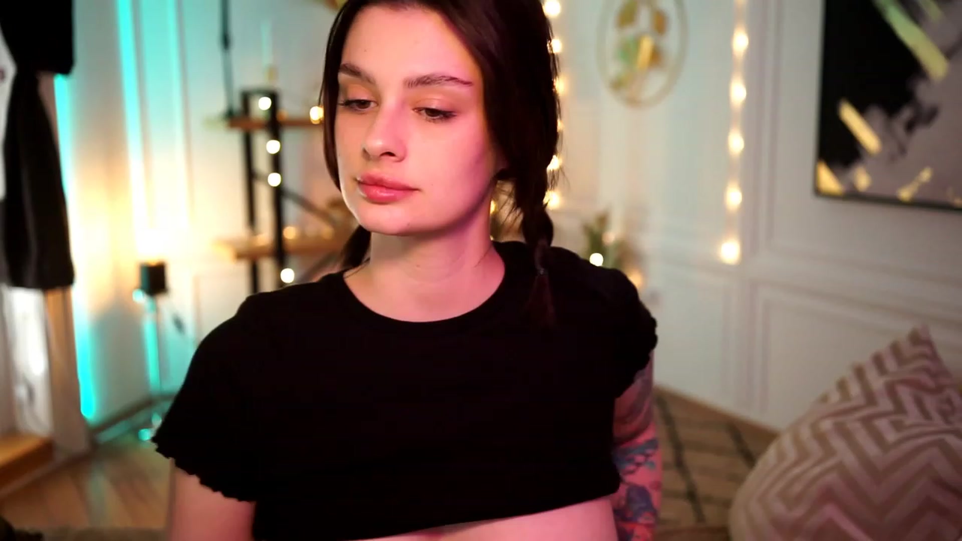 Gallery image thumbnail from lucynutty's myfreecams stream on, 04/23/2023, 14:14 image 6 of 20