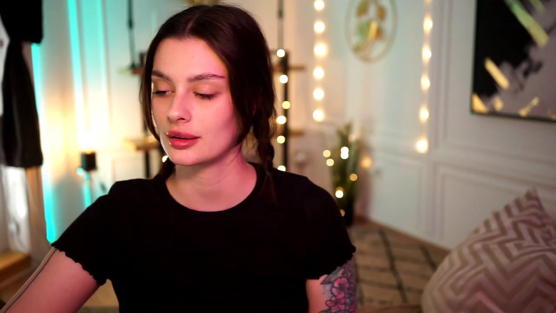 Gallery image thumbnail from lucynutty's myfreecams stream on, 04/23/2023, 14:14 image 5 of 20