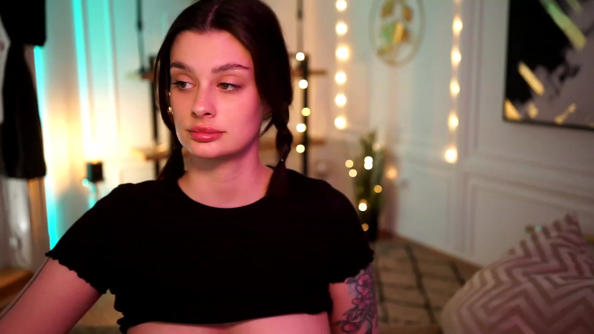 Gallery image thumbnail from lucynutty's myfreecams stream on, 04/23/2023, 14:48 image 10 of 20