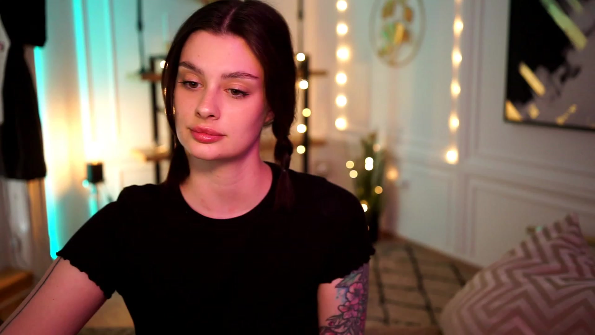 Gallery image thumbnail from lucynutty's myfreecams stream on, 04/23/2023, 14:48 image 17 of 20